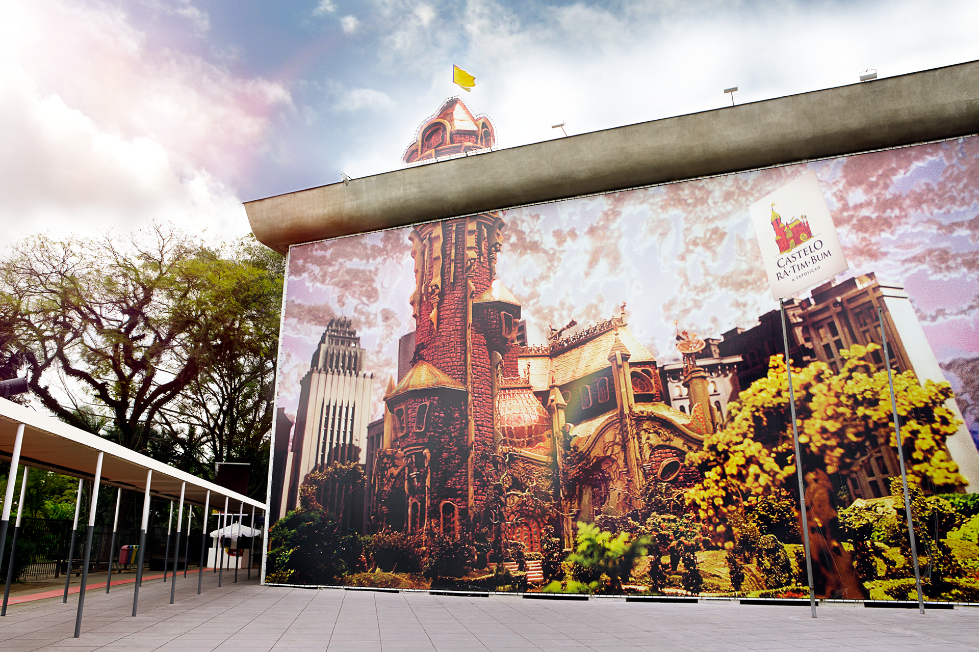 Aplicação da marca na fachada da exposição no MIS - SP