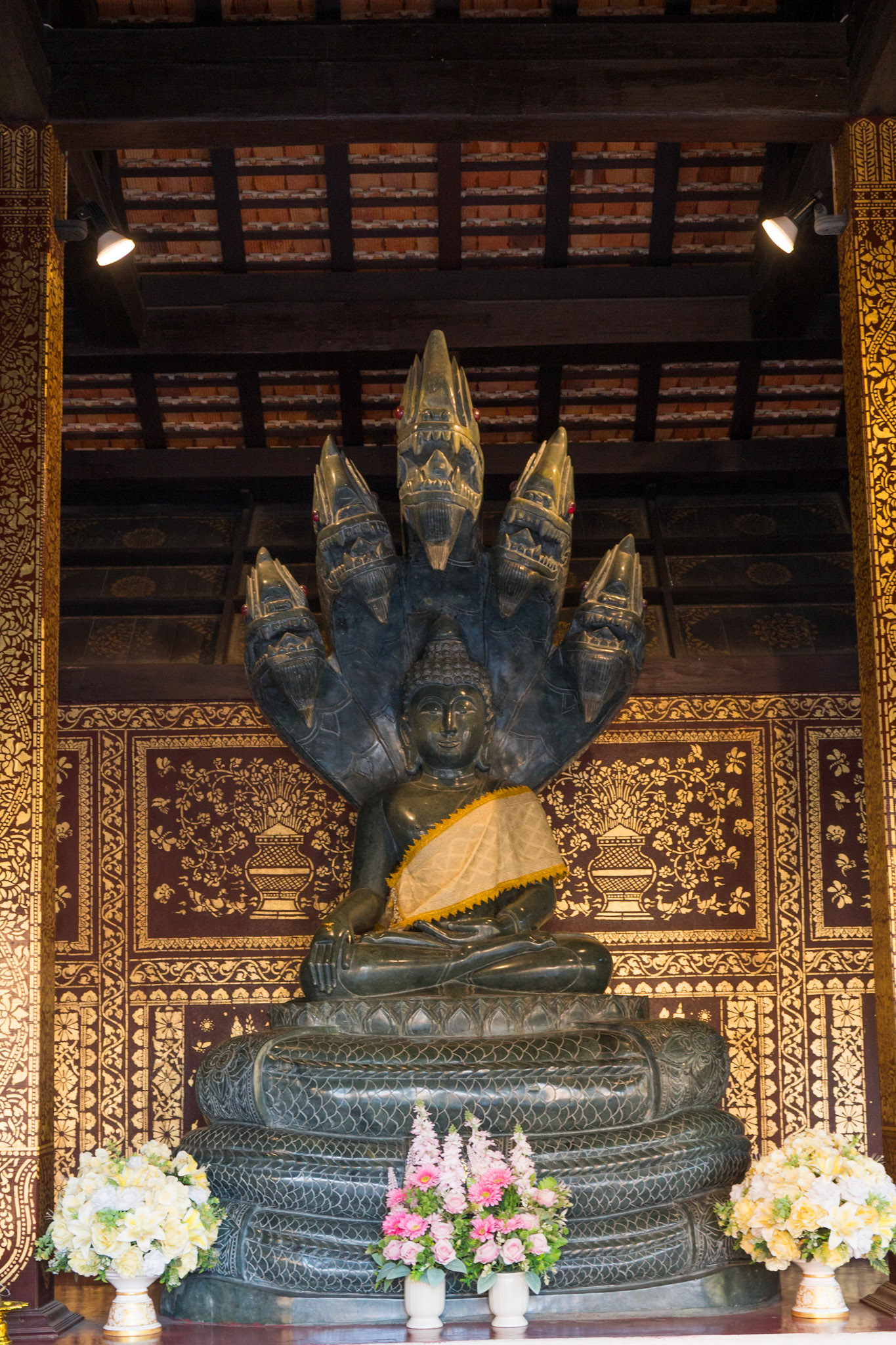 Buddha with hand behind, Wat Chedi Luang