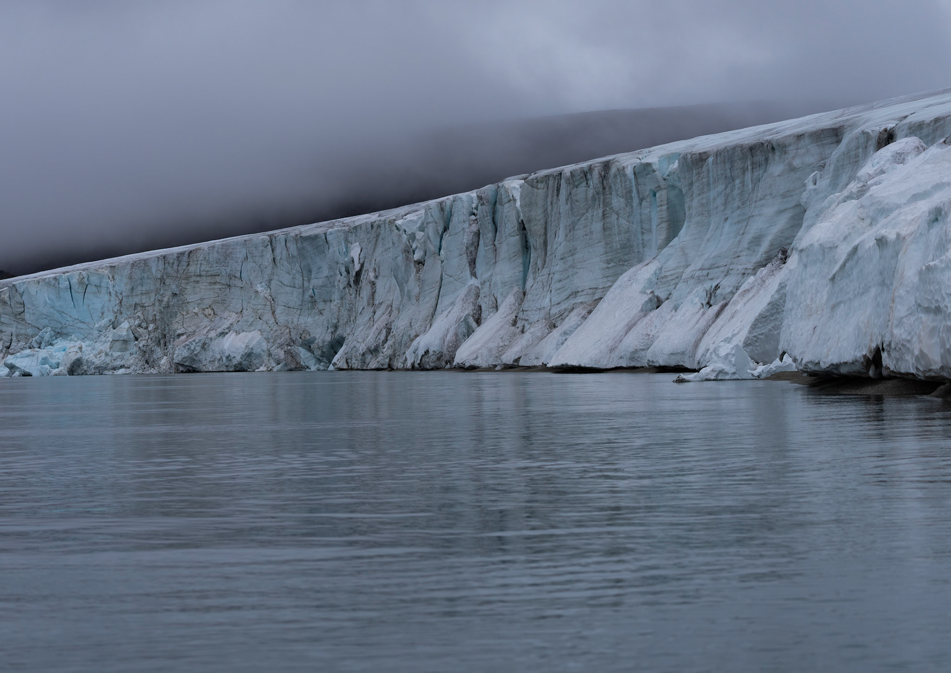 Vegafonna glacier in the fog, Svalbard. 05-08-2022.