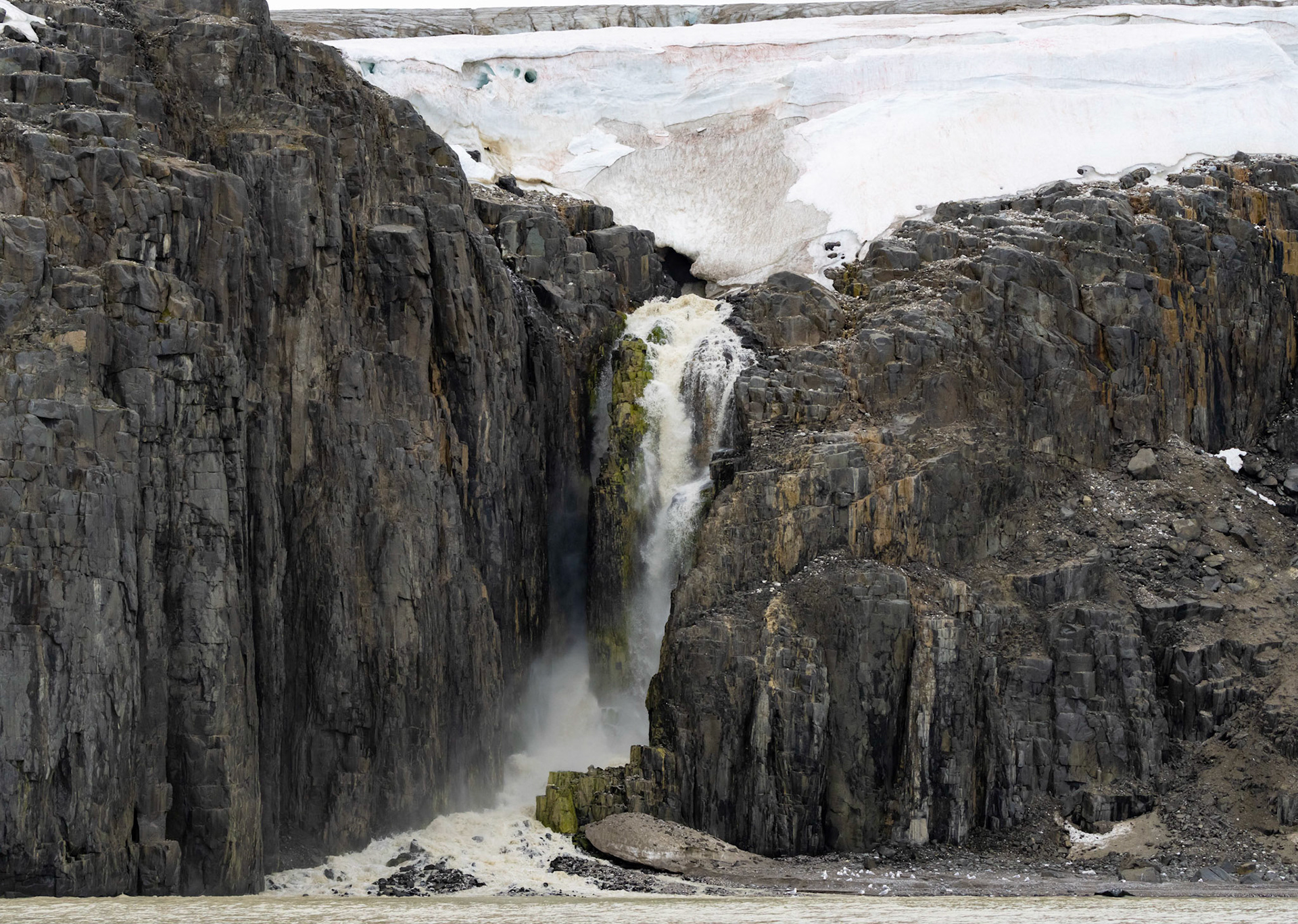 Meltwater waterfall Hinlopenbreen Glacier, Svalbard. 04-08-2022.