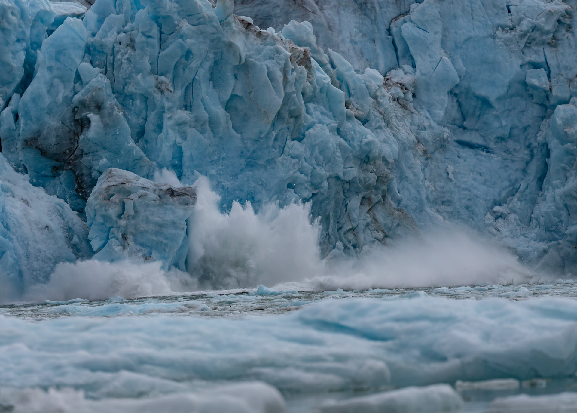 Calving at Kongsbreen Glacier, Svalbard. 02-08-2022.