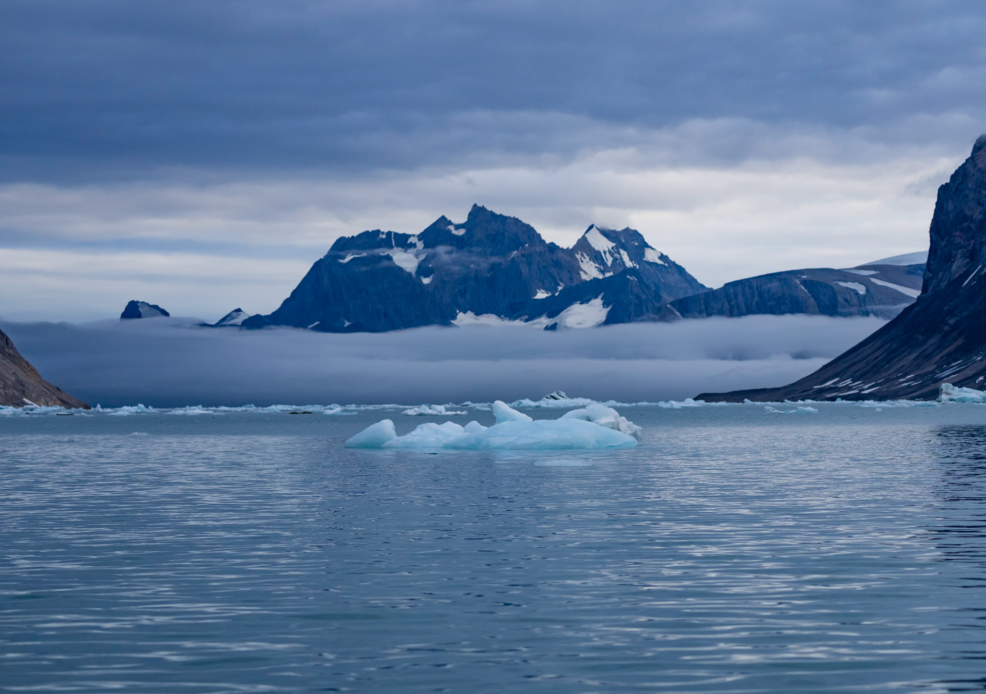 Fog covering Paielbreen glacier, Svalbard. 07-08-2022.