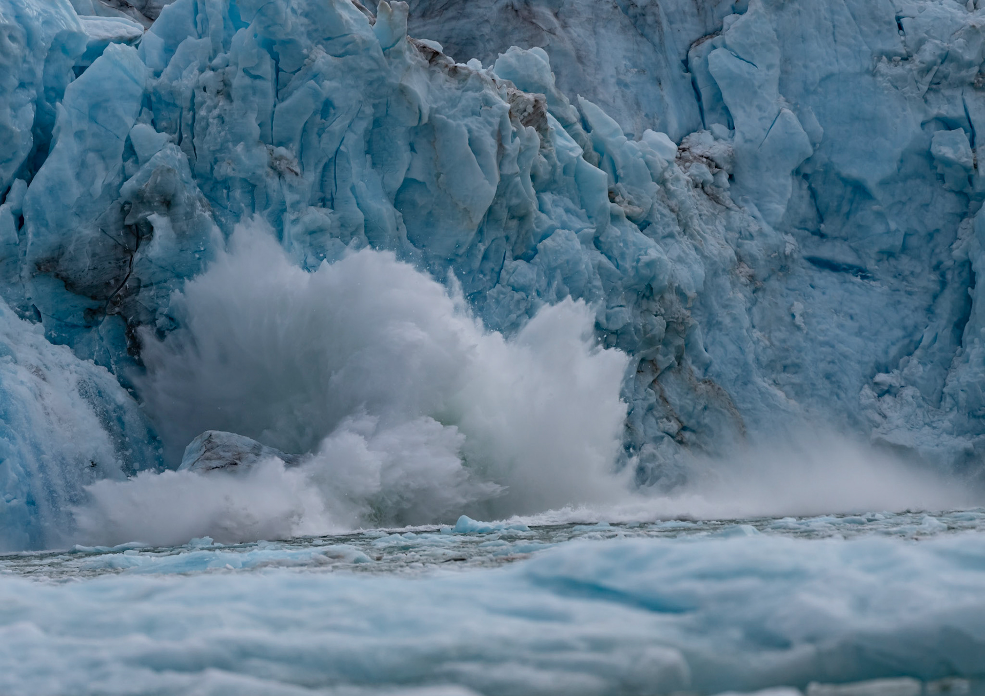 Calving at Kongsbreen Glacier, Svalbard. 02-08-2022.