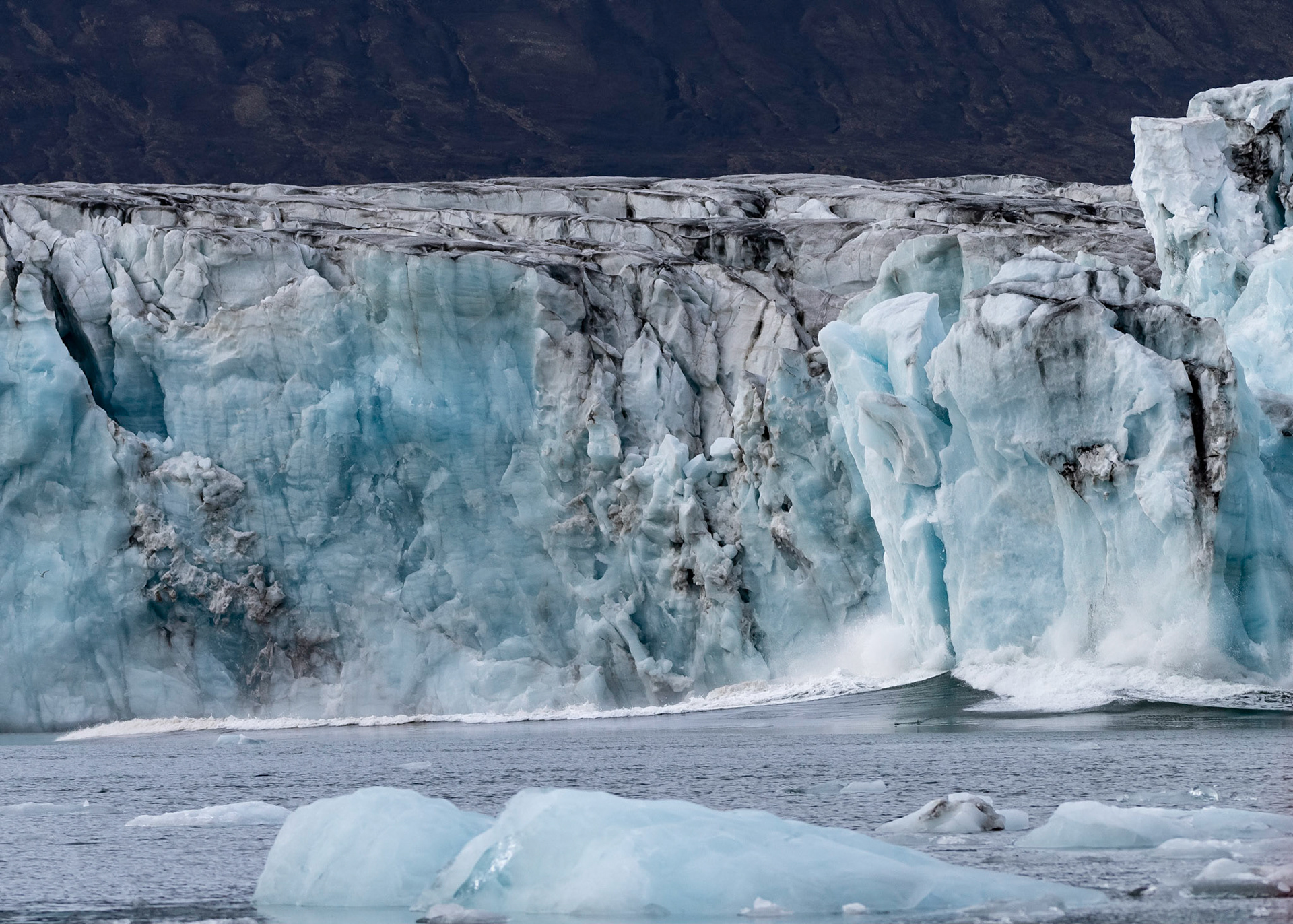 Calving at Recherchebreen, Svalbard. 08-08-2022.