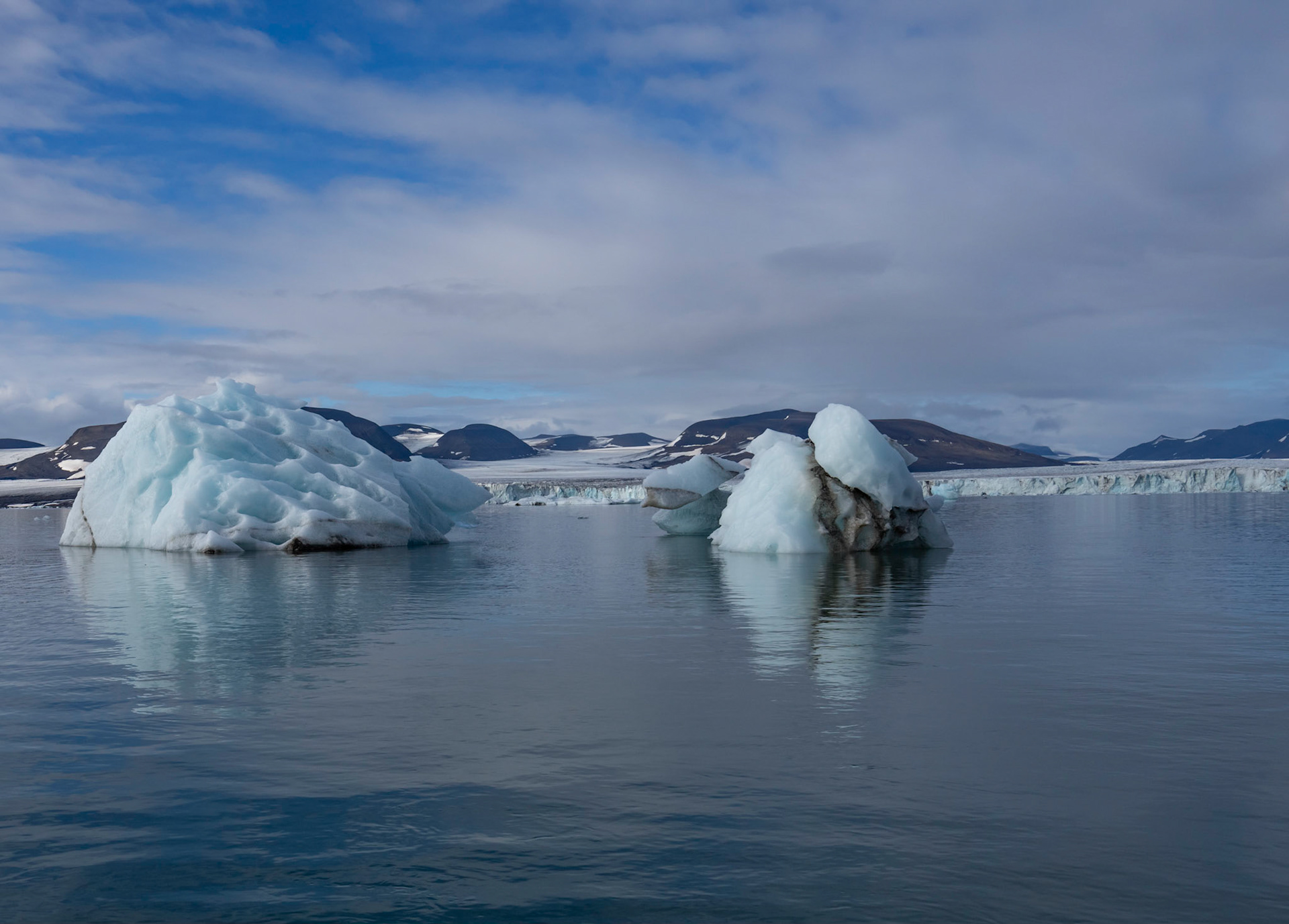 Icebergs from Recherchebreen, Svalbard. 08-08-2022.
