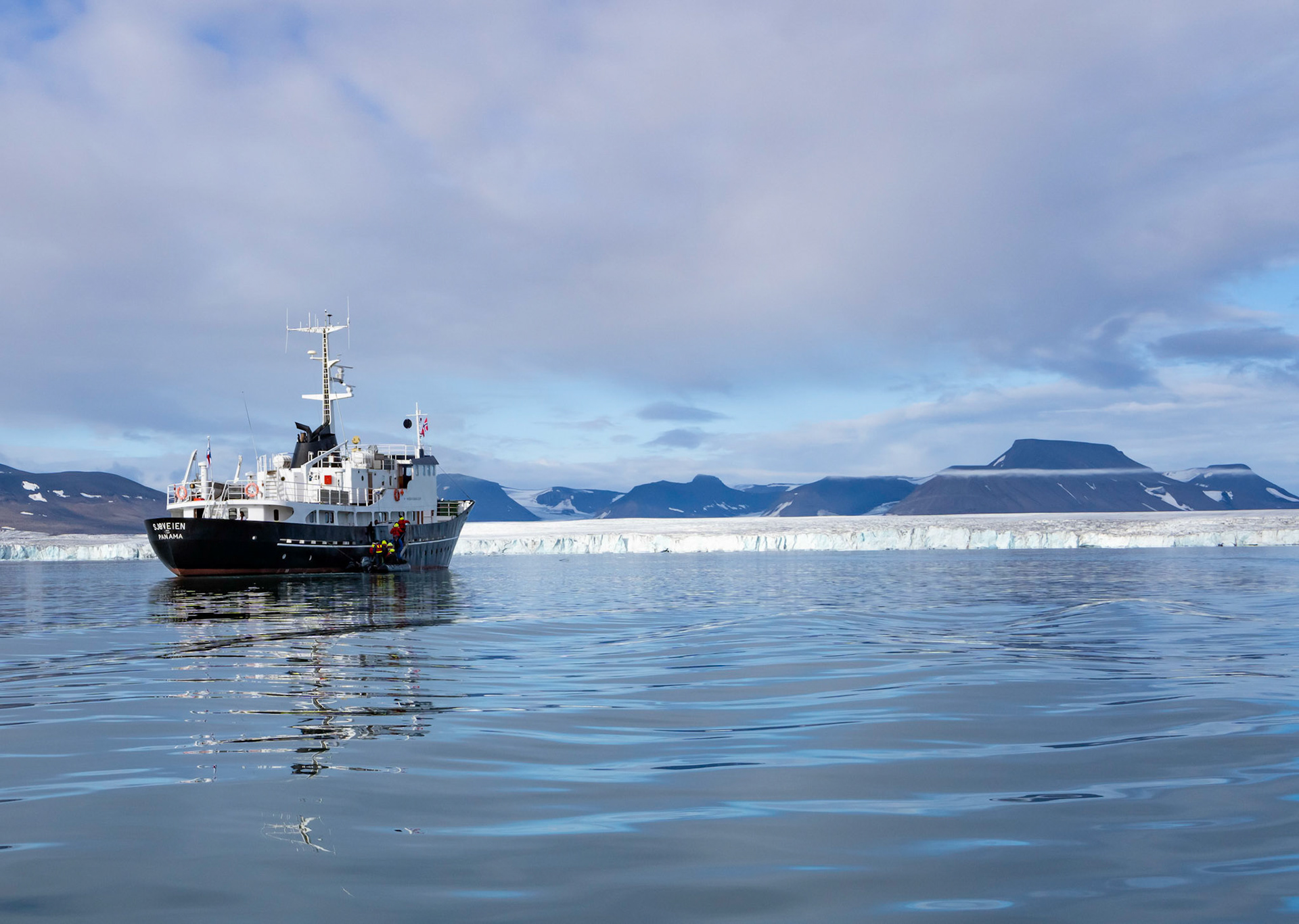 M/S Sjoveien at Recherchebreen. Svalbard. 08-08-2022.