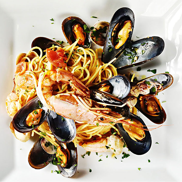 Kagylós spagetti tálalva