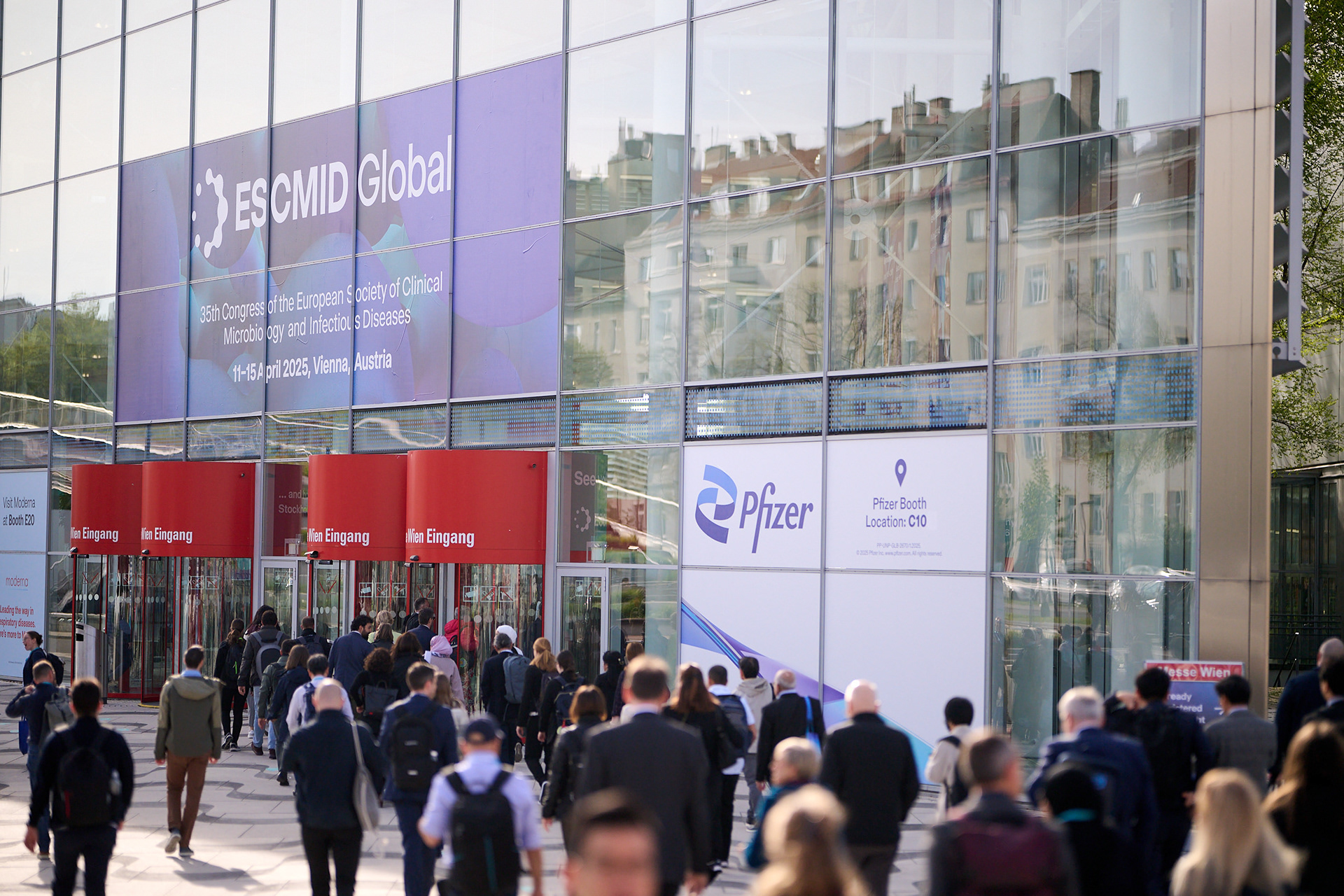 Exterior view of VIECON Messe Wien – Vienna Congress & Convention Center