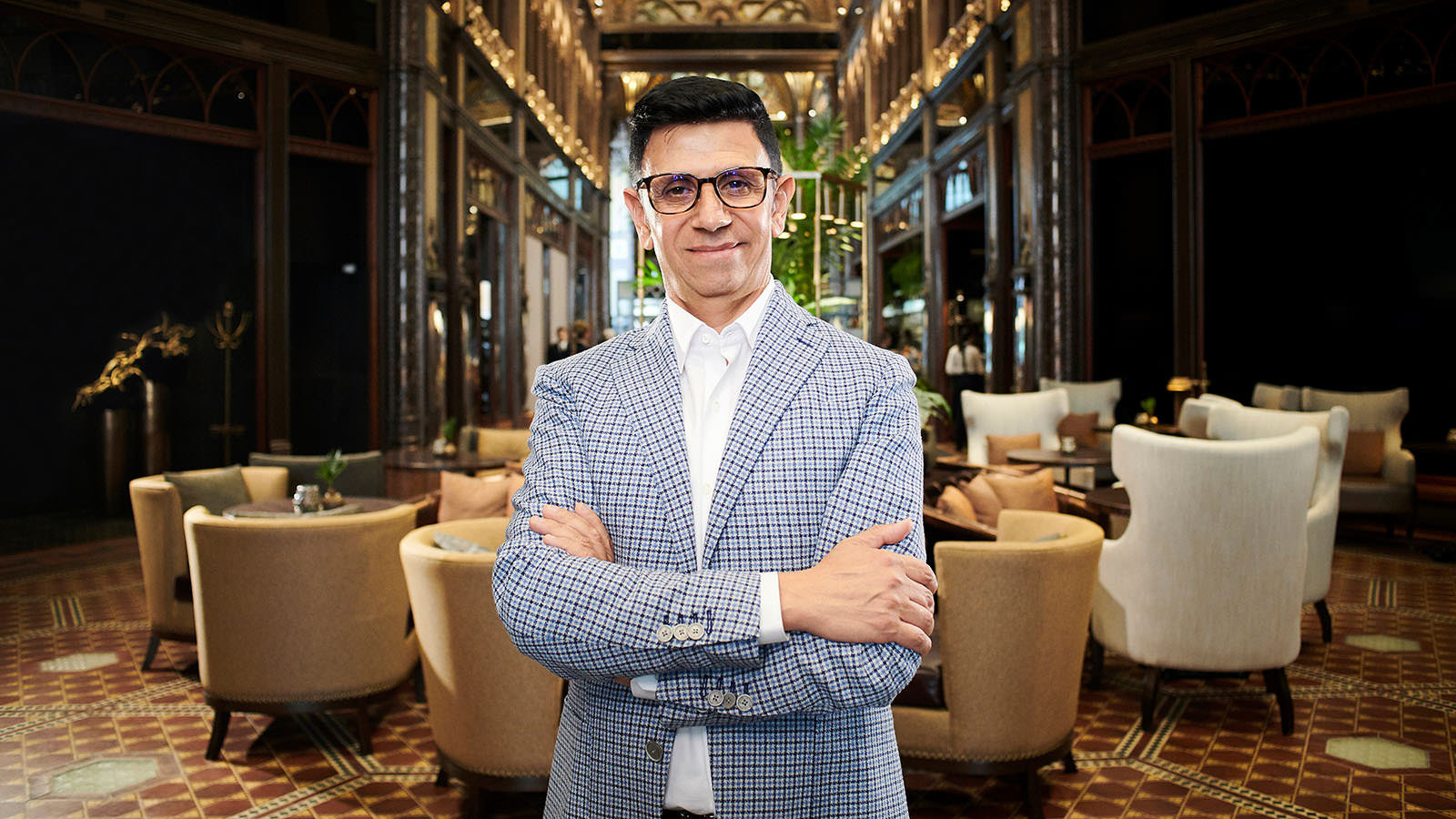 Igazgató Portrézása a Hotelben