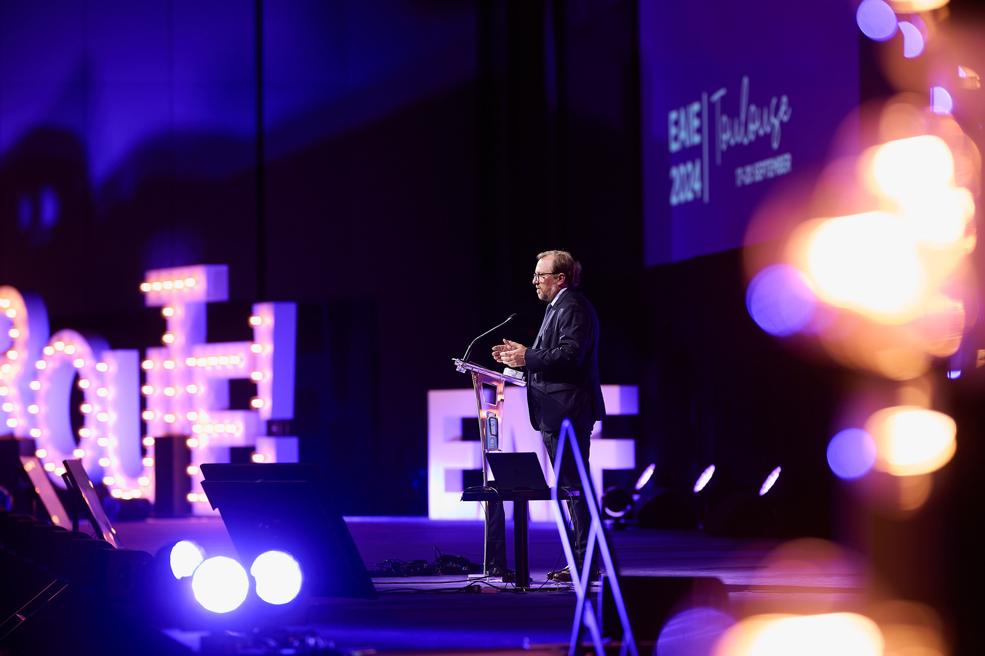 Speaker at a conference in Toulouse