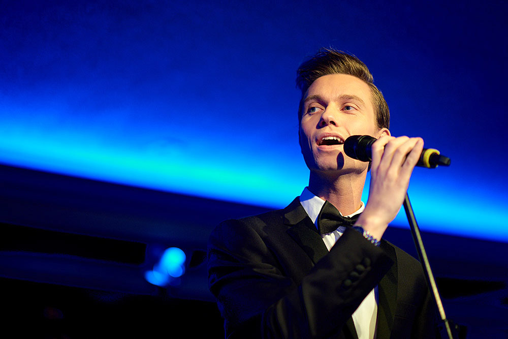 A singer entertaining the participants
