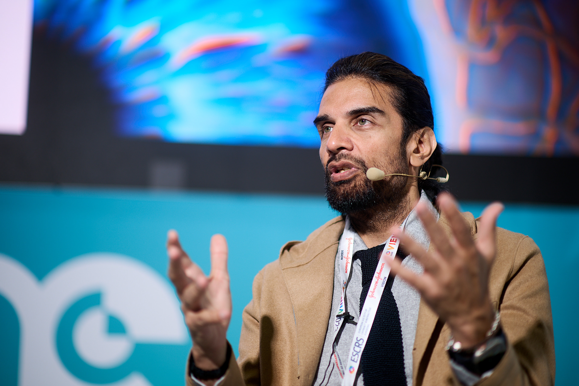 Renowned Industry Professionals Engaging in Panel Discussions