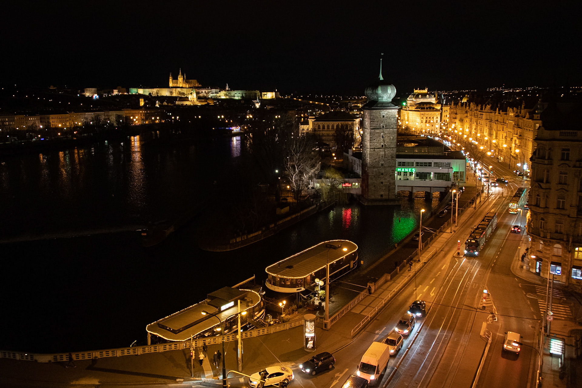 Vue sur la Vltava du haut de la maison qui danse