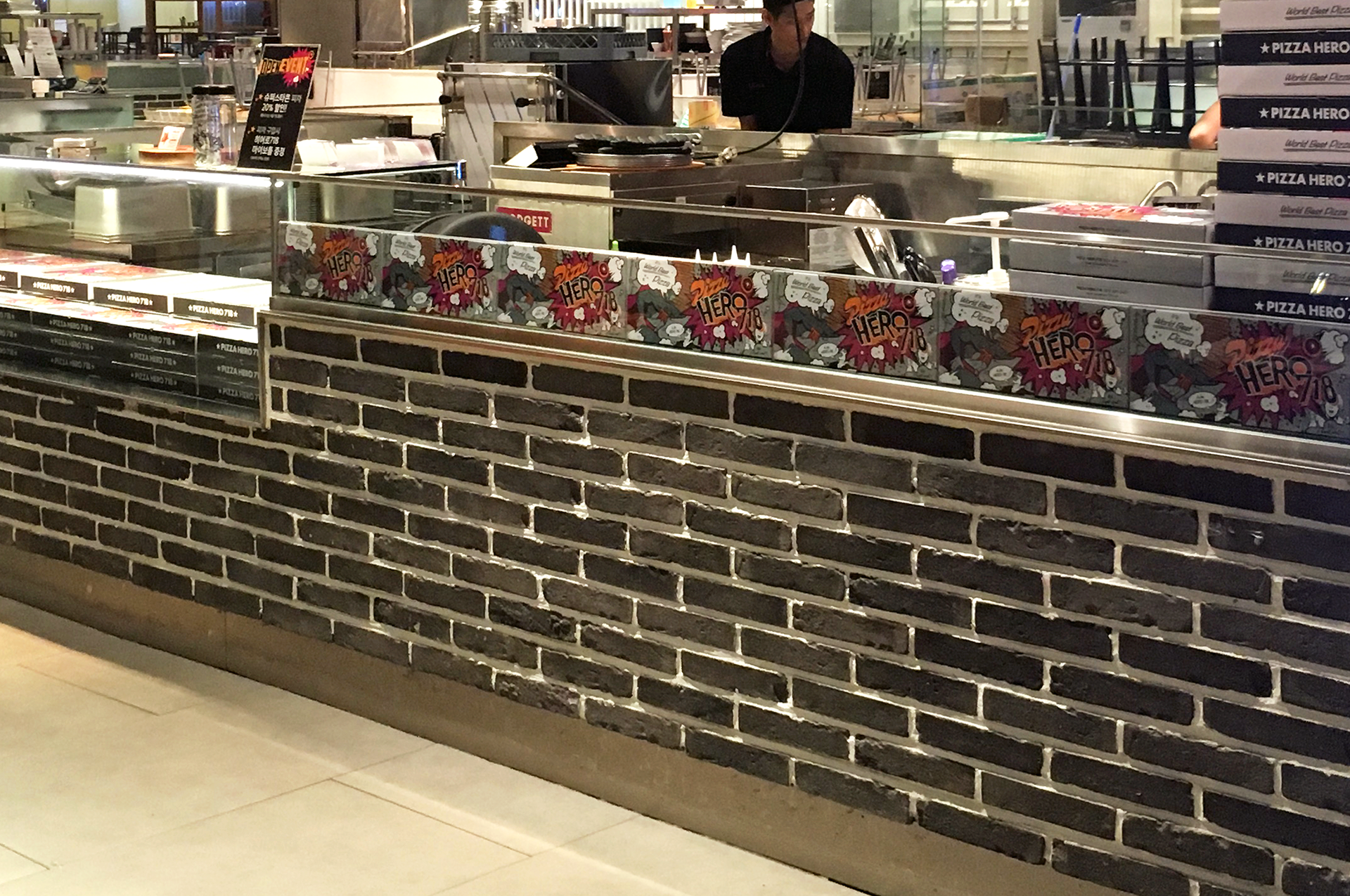 interior of Pizza hero 718 shop in the department store | 백화점에 입점되어있는 피자히어로 718의 매장 인테리어