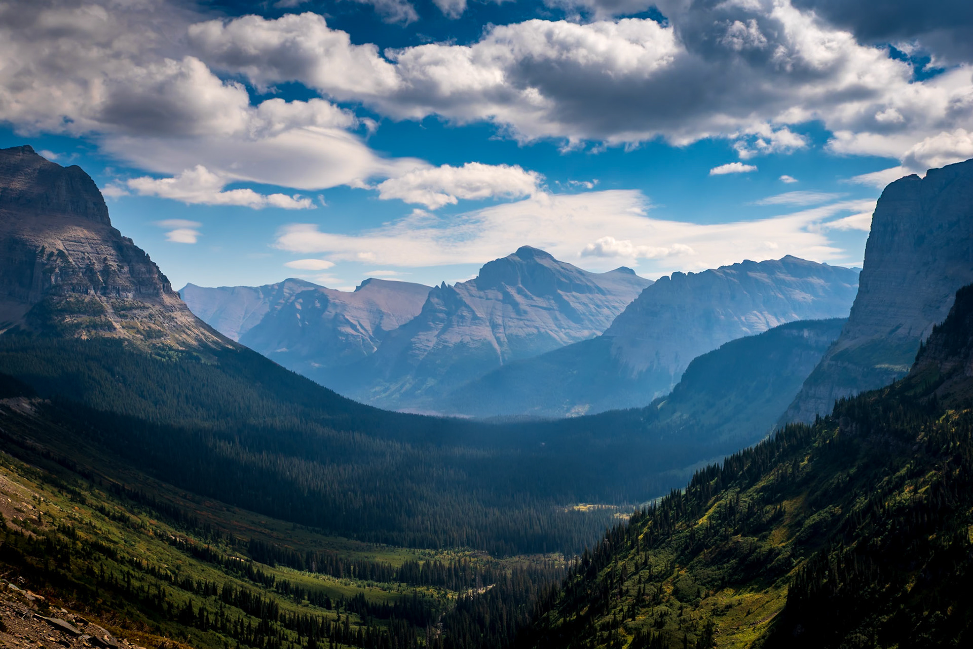 Valley &amp; Mountains Along The Going To The Sun Road