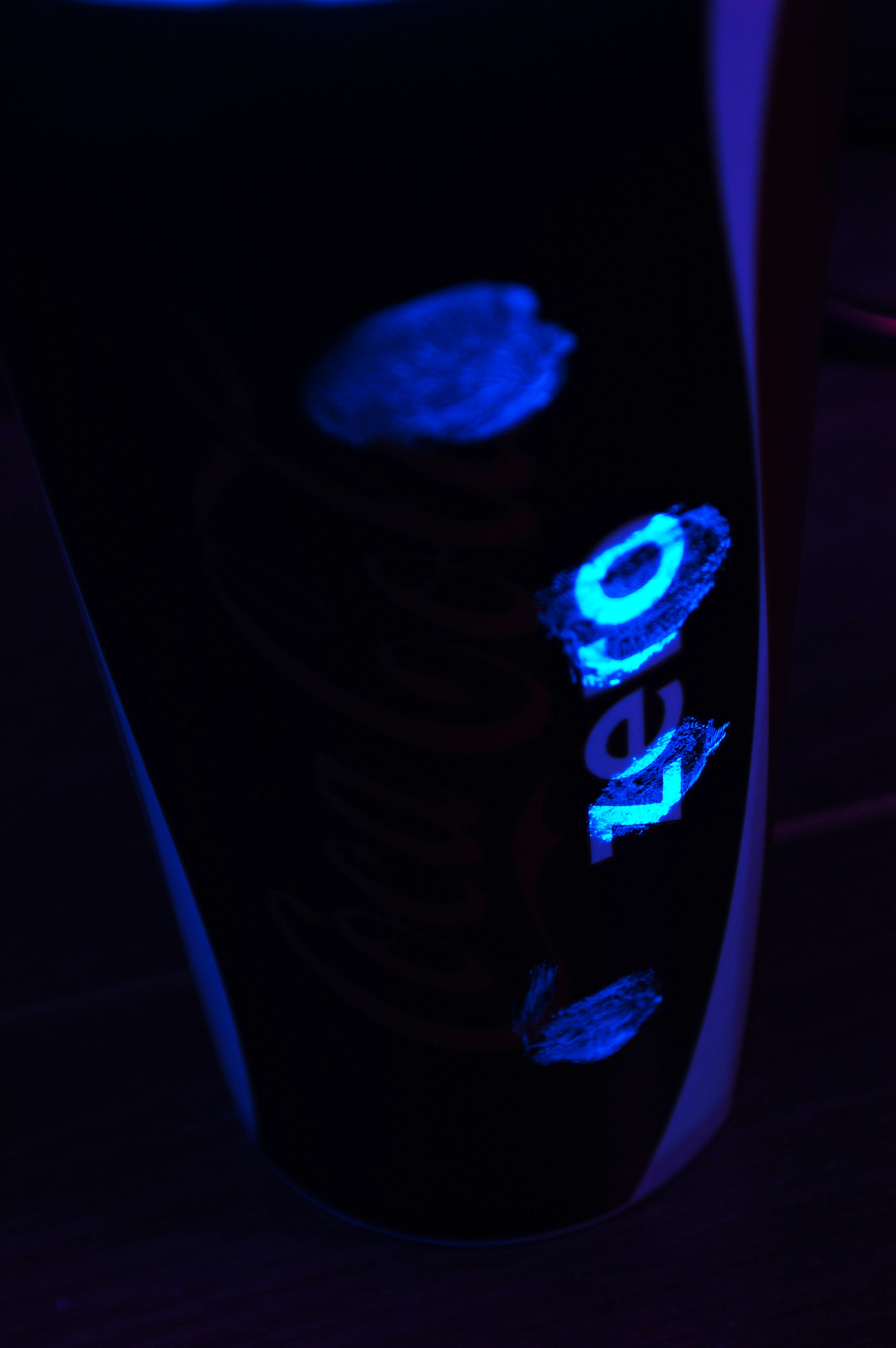 Fingerprints show you where to pick up your drink.