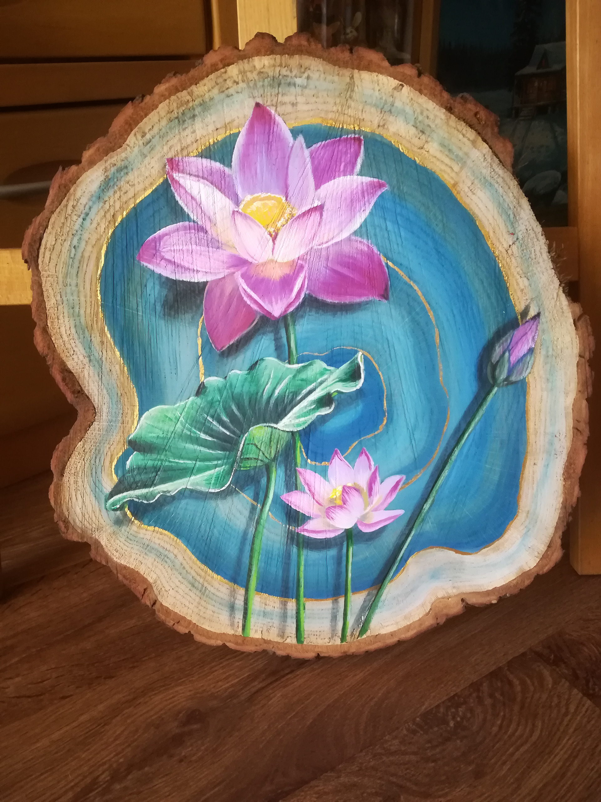 Lotus auf Holzscheibe, 2020, Acryl auf Holz, Durchmesser etwa 40cm - verkauft