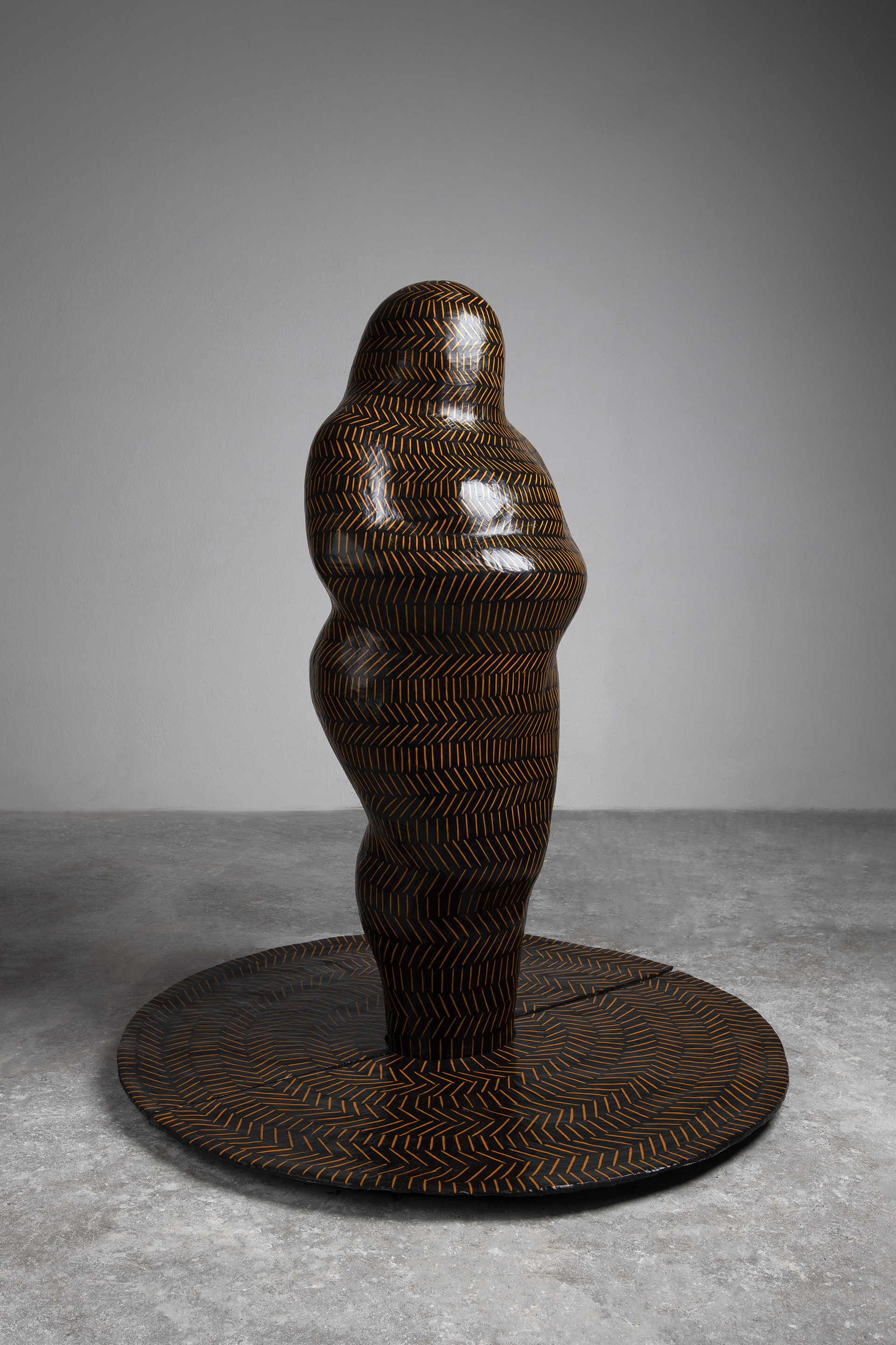 Women with the carpet, 110x45x40 cm