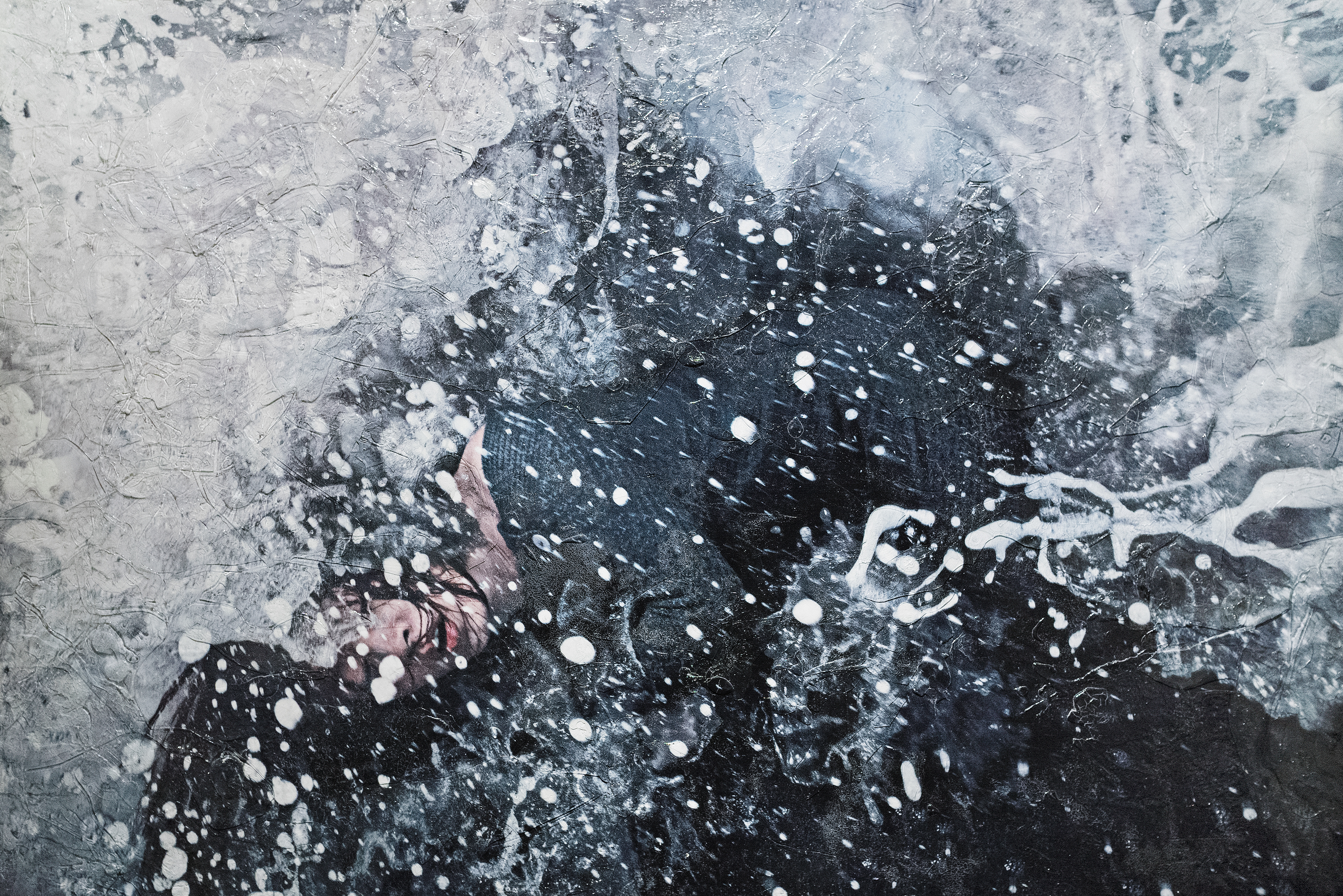 WAVE – #01, 2016, 600×900, Unique,  Stucco, Glass, Wood panels, UVink print, Acrylic, Varnish  Dimensions : 90 x 65cm  Edition : Unique