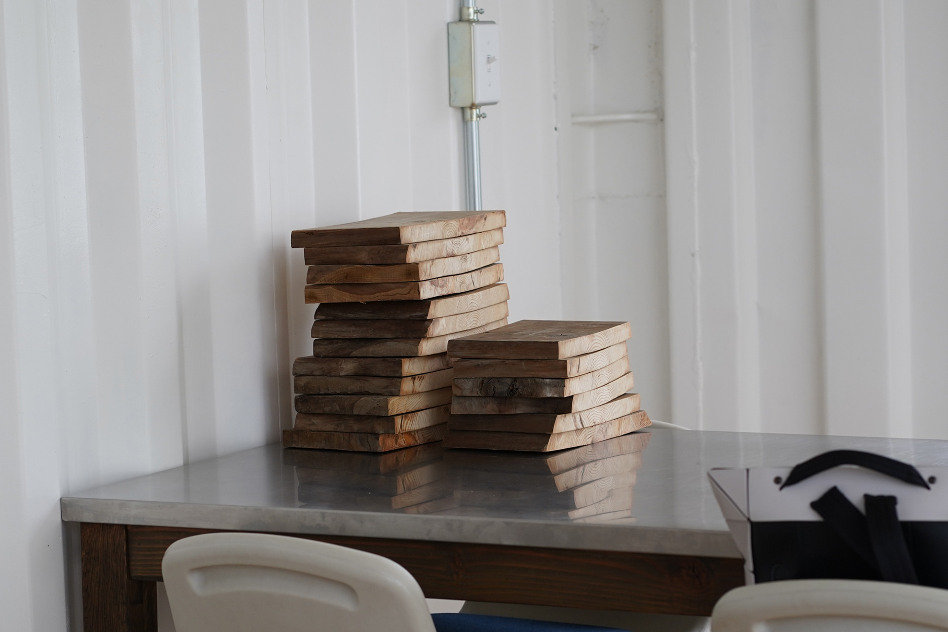 Waste wood : 廃材の木