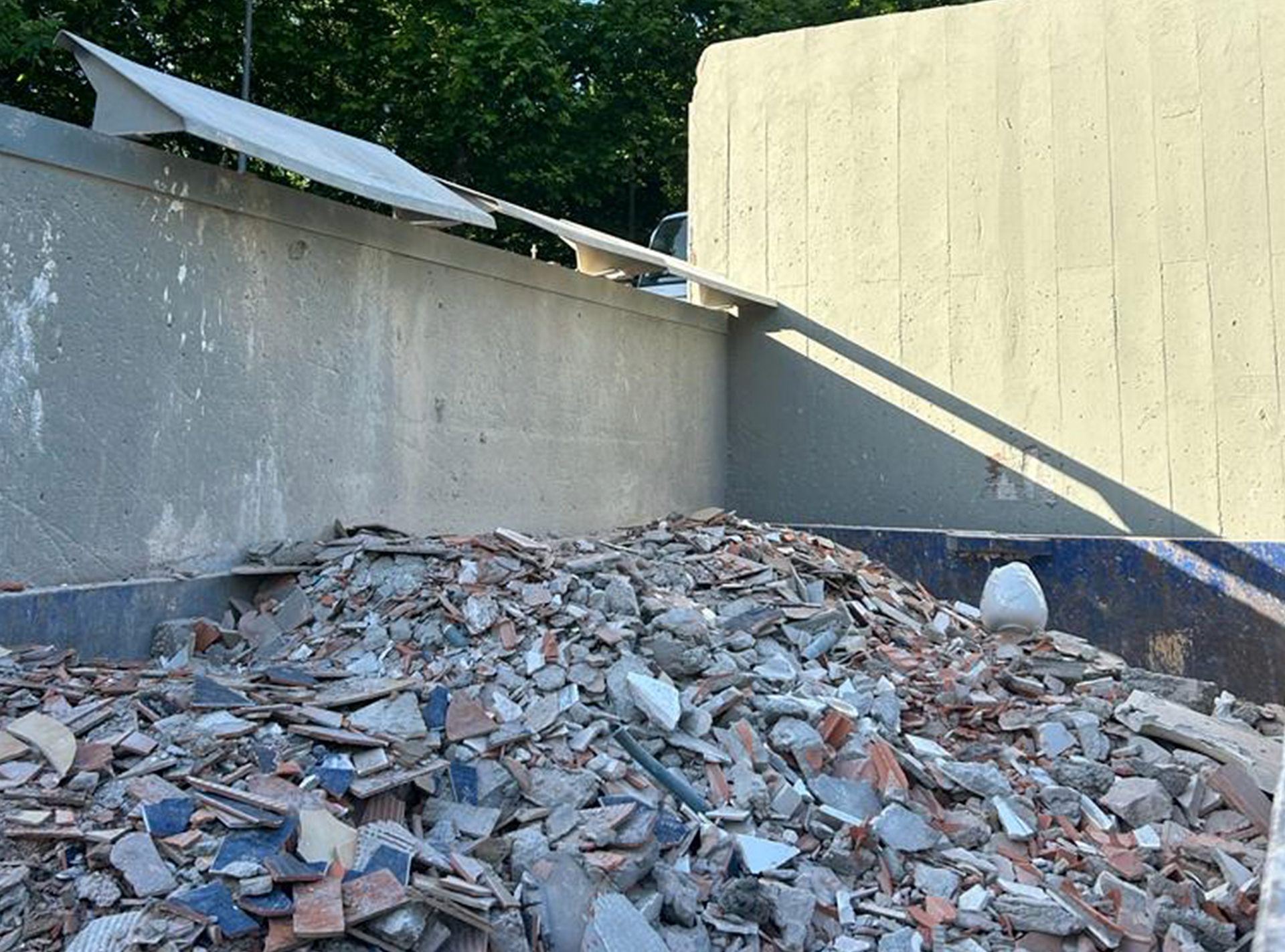 [waste collection and management centers]