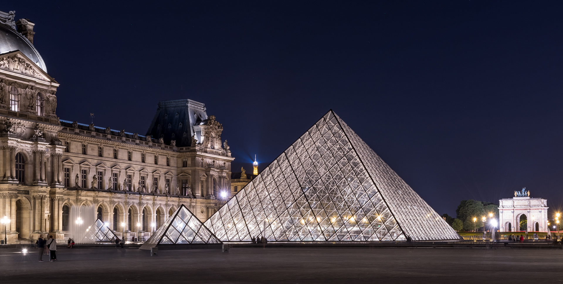 PARIS | LOUVRE PYRAMID