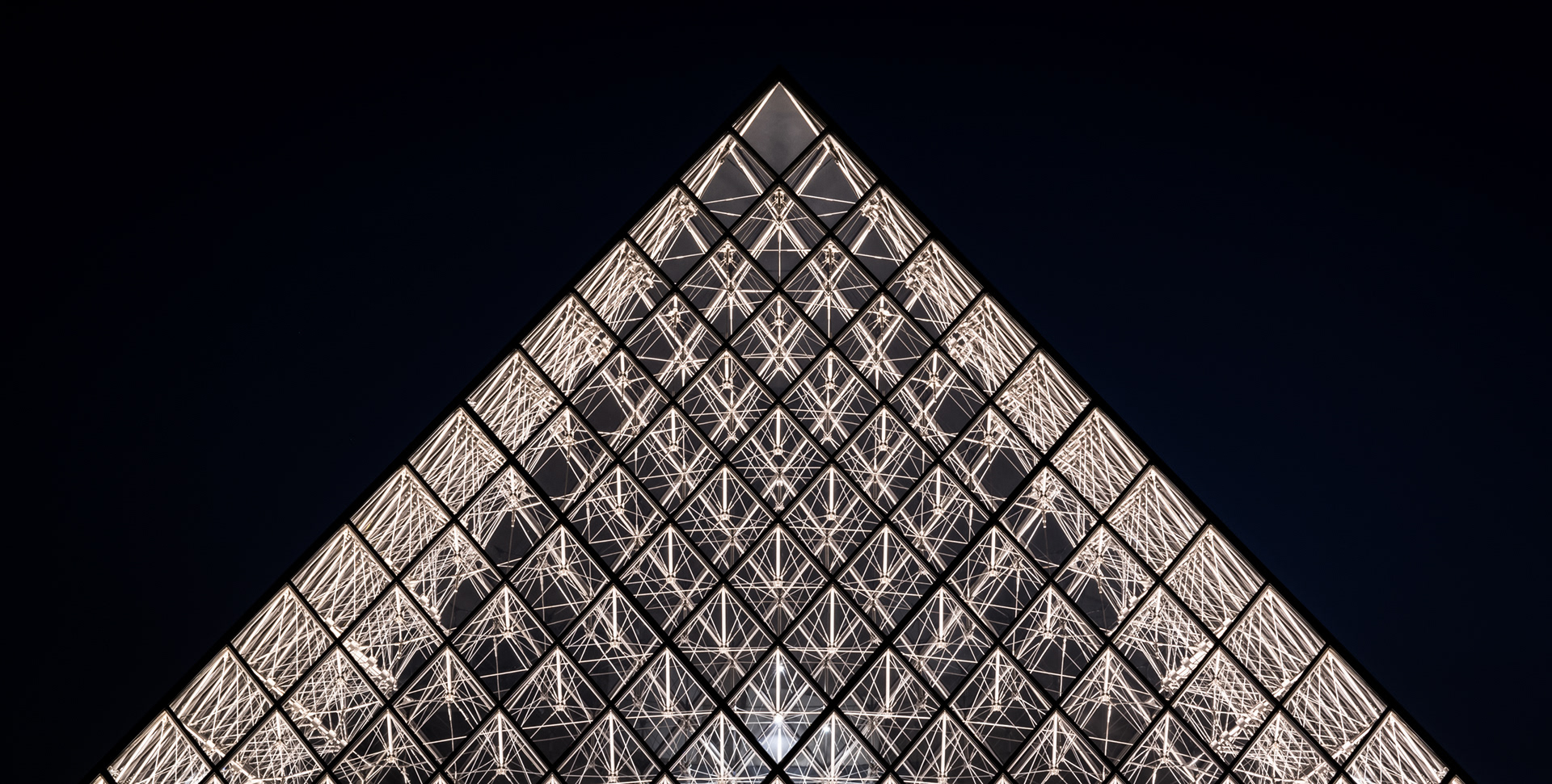 PARIS | LOUVRE PYRAMID