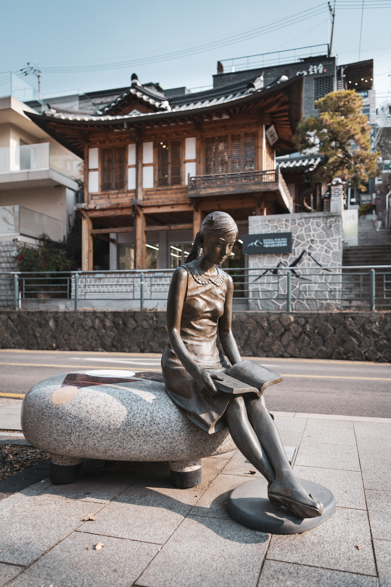 SEOUL | SCULPTURE OF A READING GIRL