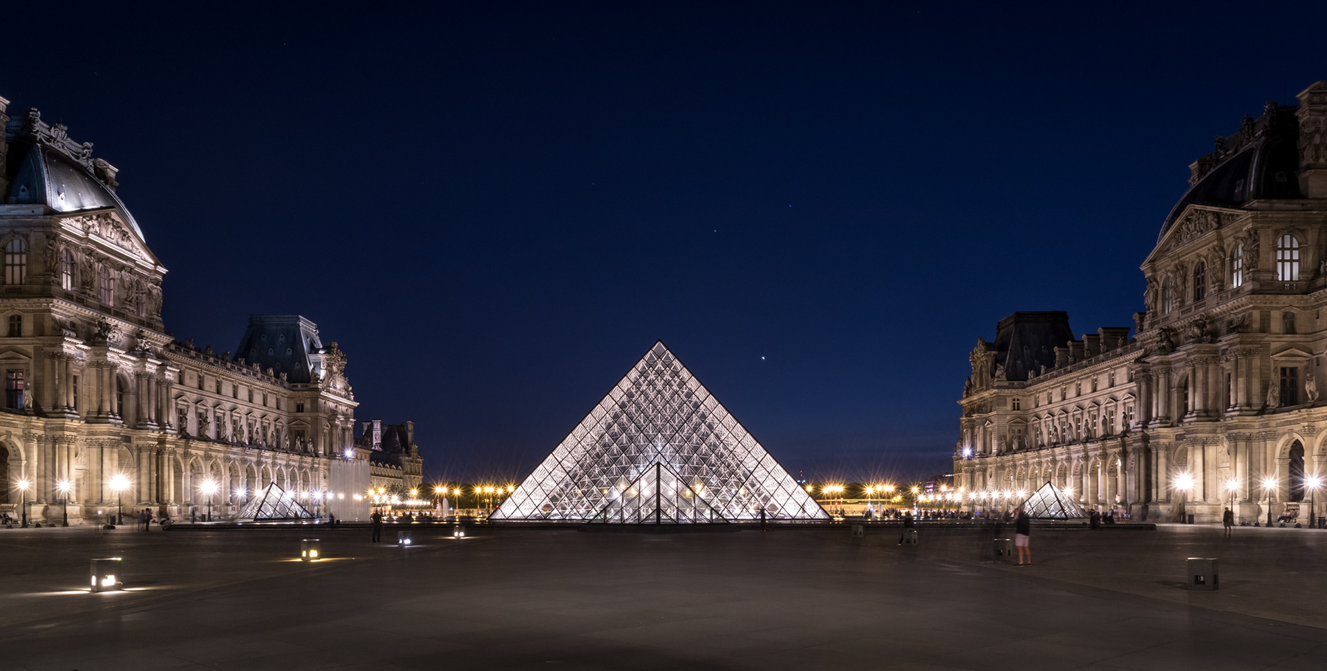 PARIS | LOUVRE PYRAMID