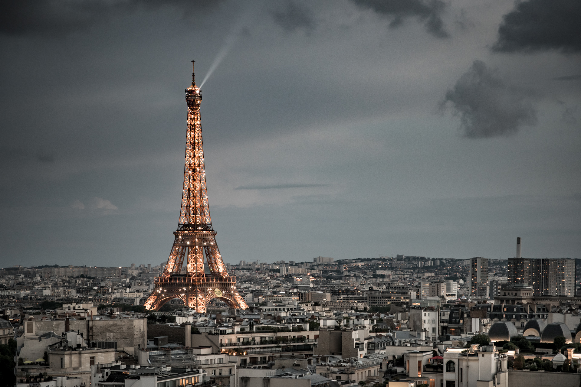 PARIS | ILLUMINATED EIFFEL TOWER