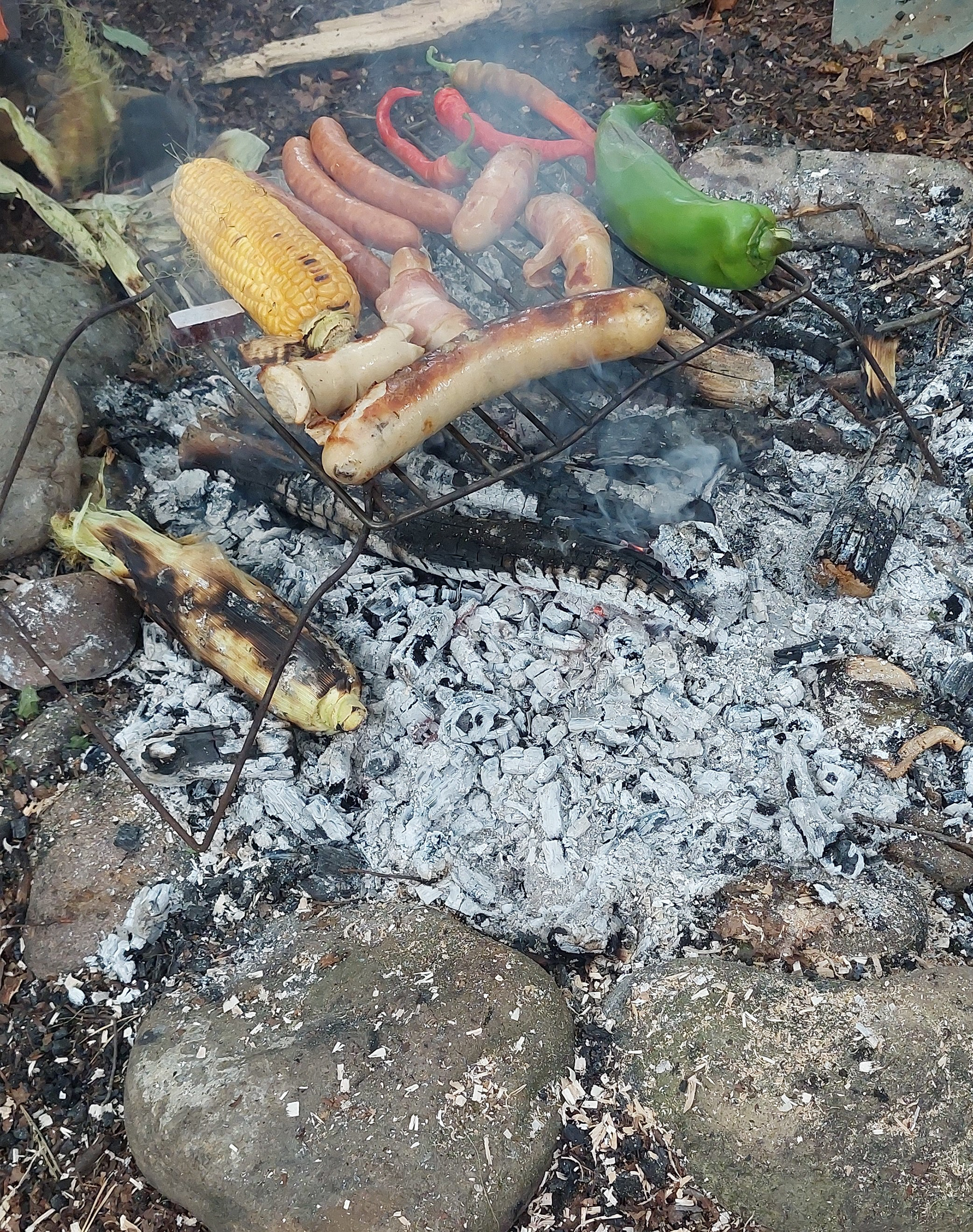 Die Kinder lieben es, Feuer zu machen...