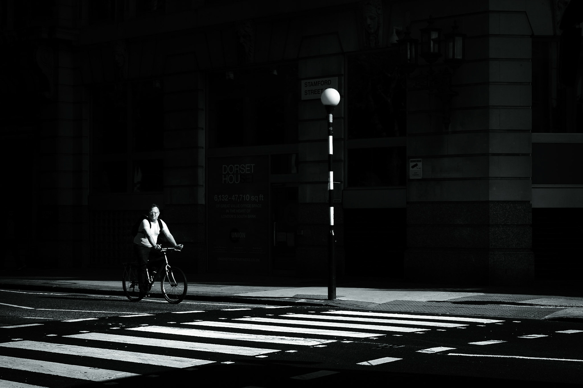 (Sunny) Streets of London