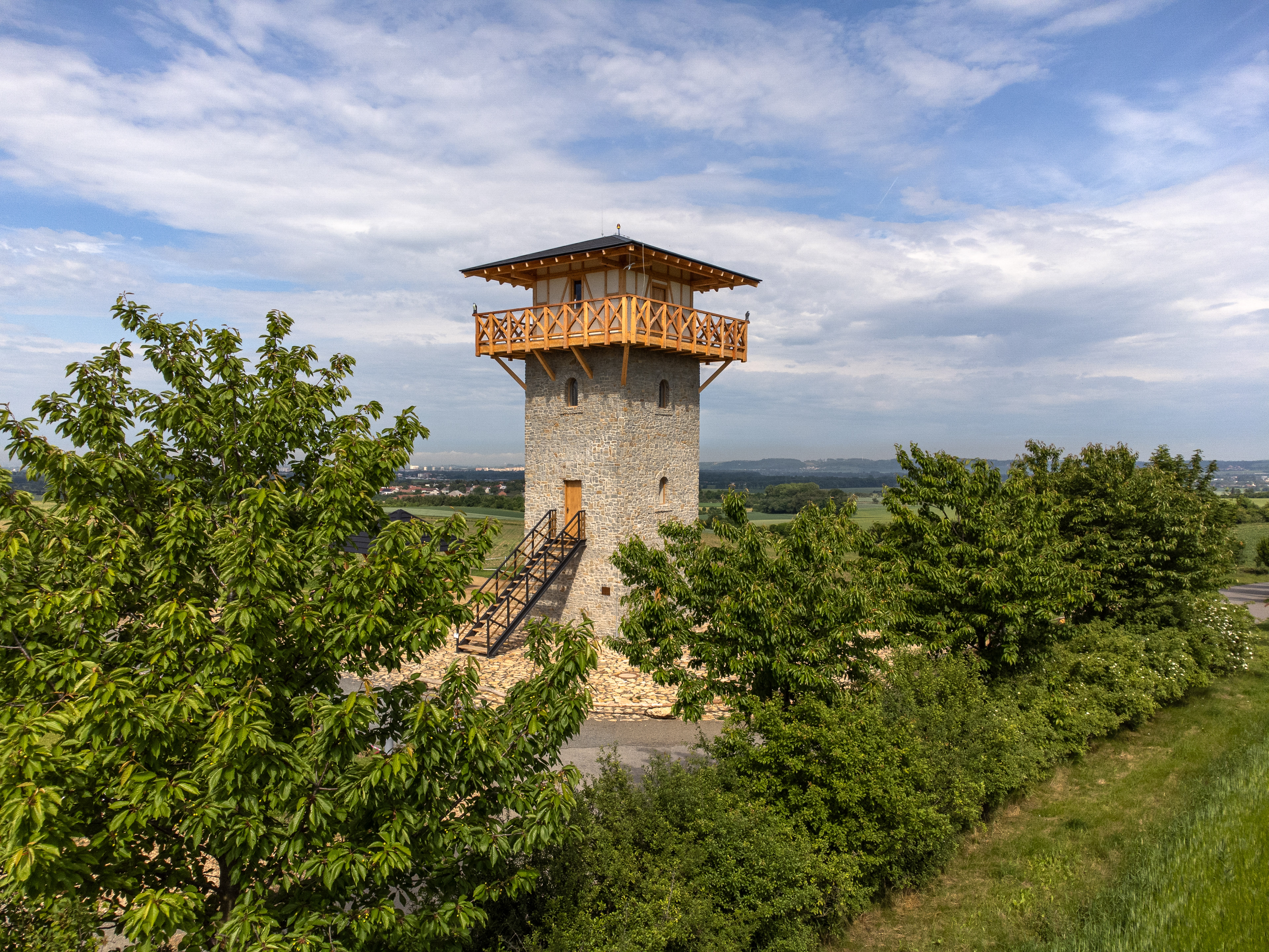 Jsem fotograf z Přerova, zachycuji věci co mne zaujmou, Přerov, Bečva a jeho okolí.  Tučín rozhledna, tučínská rozhledna, římská věž. Cyklovýlet kousek za Přerovem. Tip na výlet.