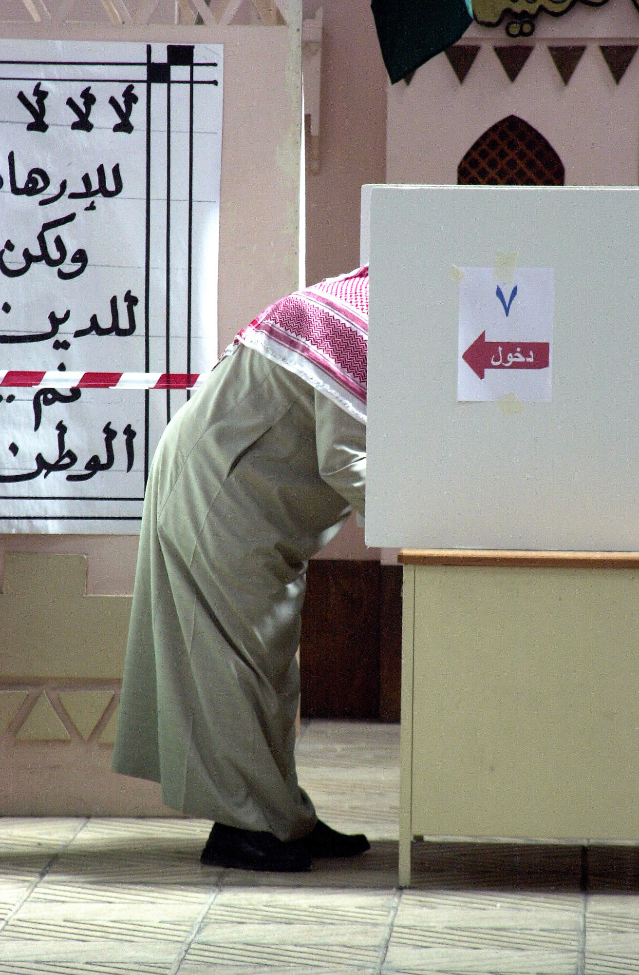 Riyadh, Saudi Arabia -- 10 February 2005 -- A voter in the voting booth marks his ballots during historic first municipal elections in the country.Photograph by Barry Iverson