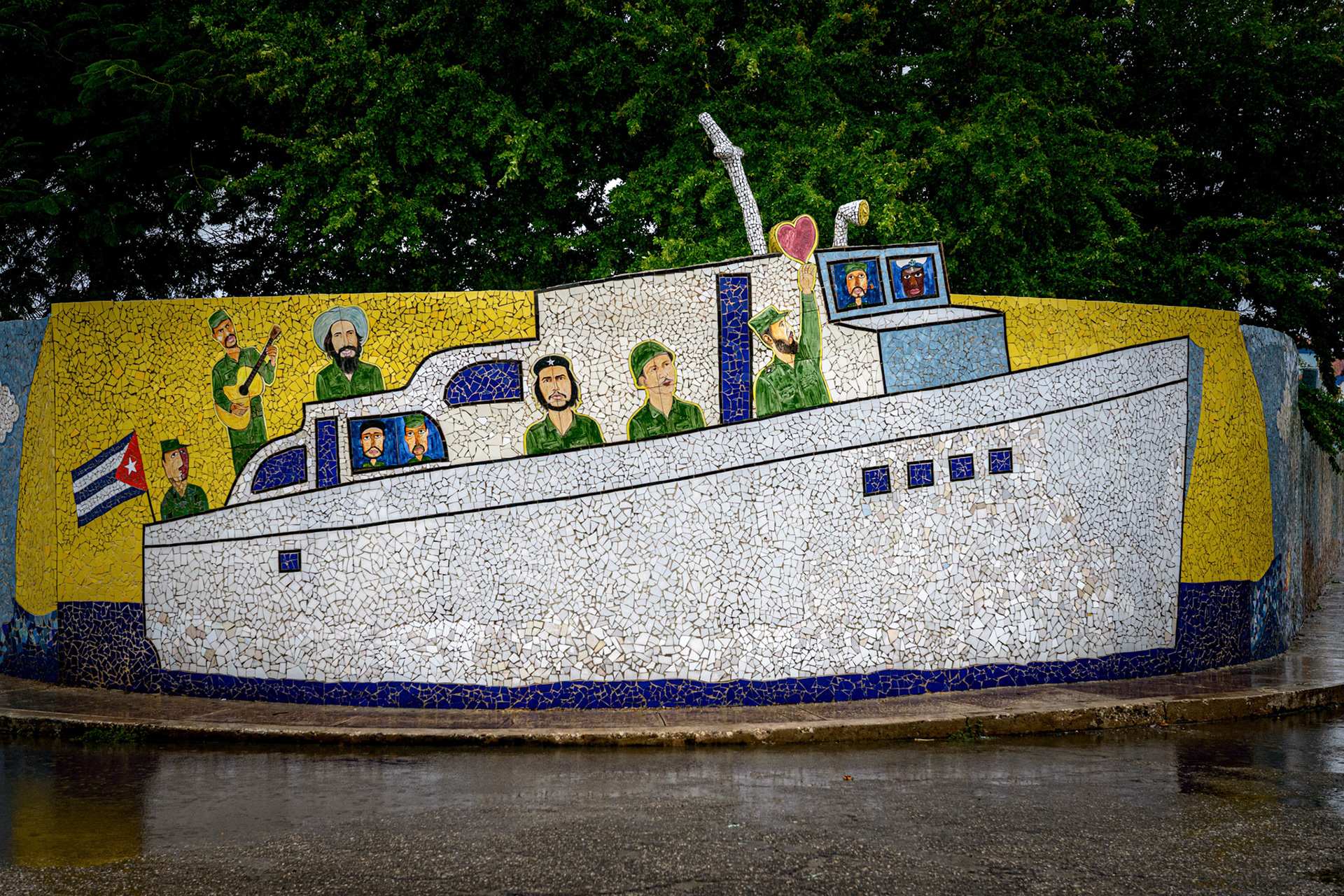 Jose Fuster street art celebrating Cuban Heros