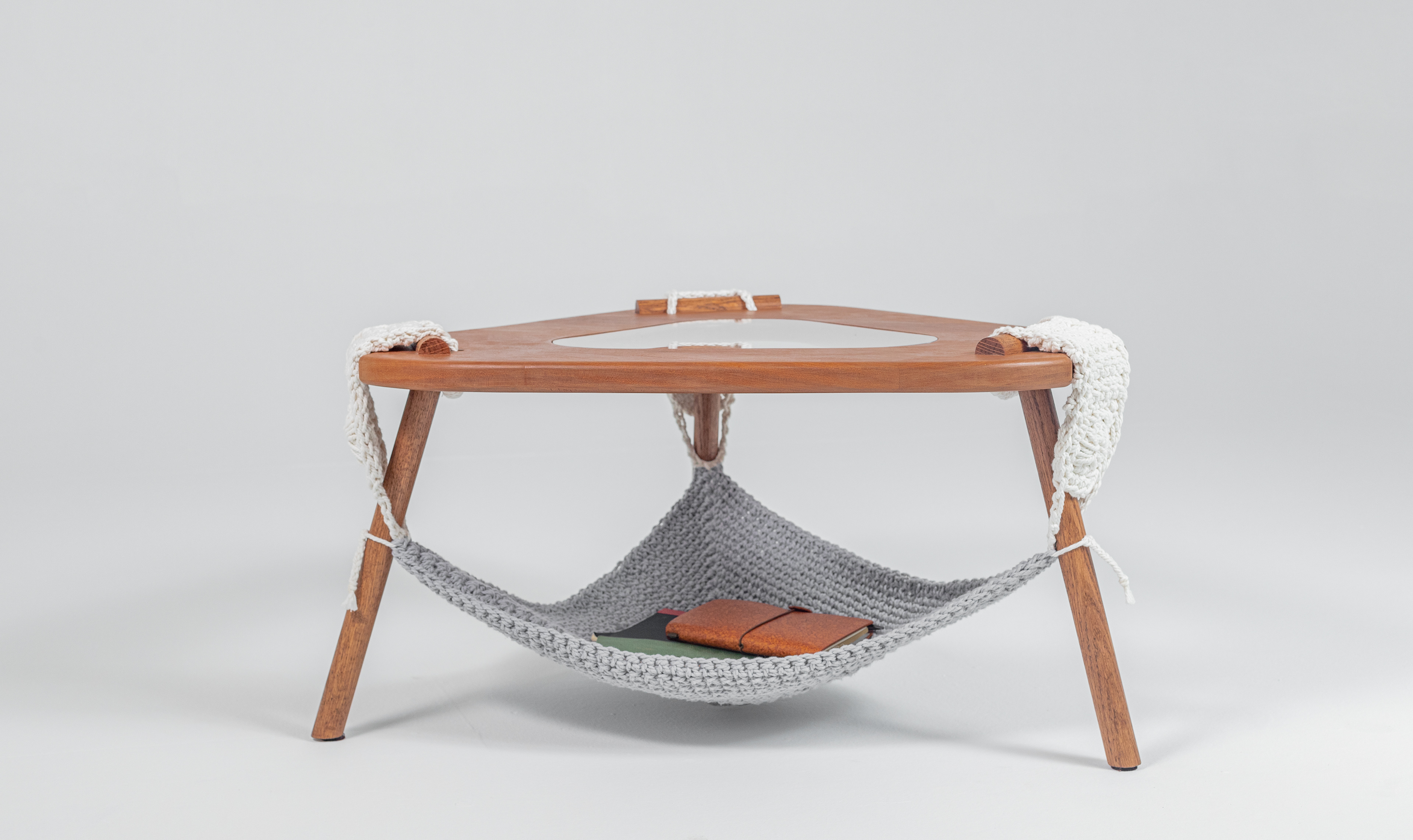 MESA DE CENTRO / MÓNICA MERCED ROSADO