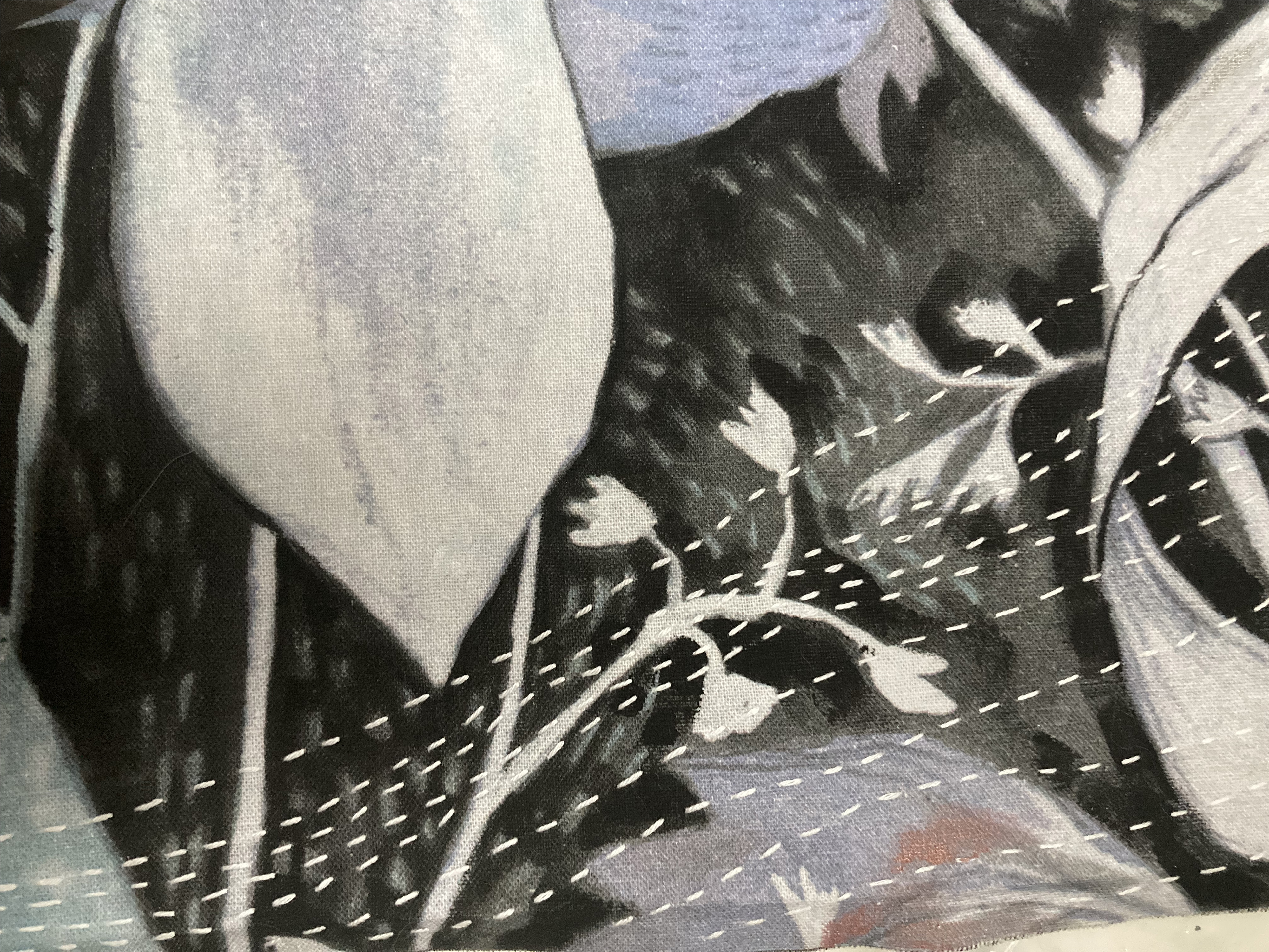 DÉTAIL PEINTURE ET BRODERIE