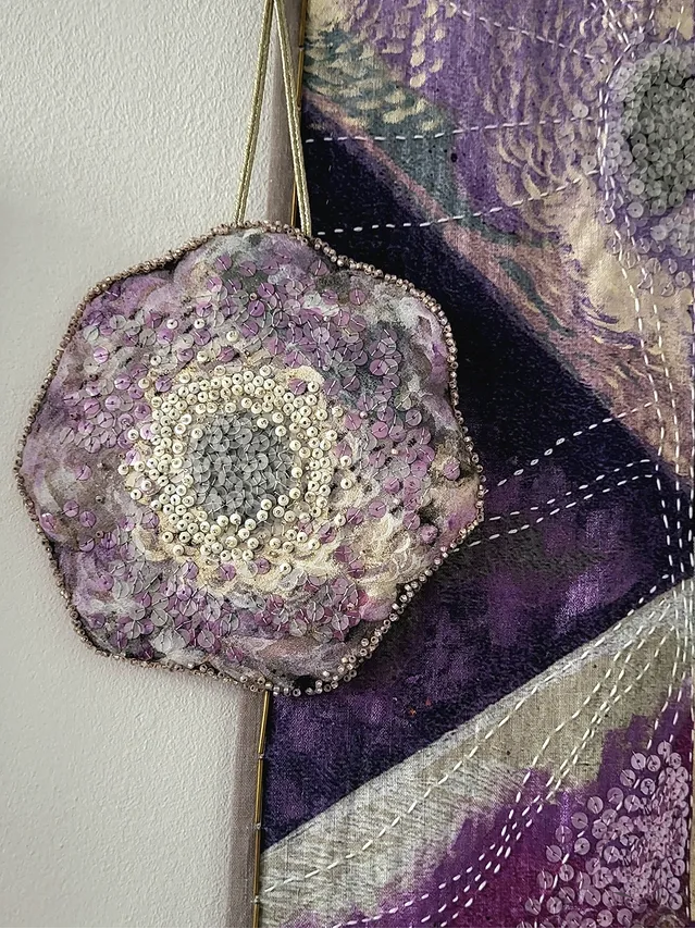 ACCESSOIRE TENTURE TOTEM AMARYLLIS JEANNE EXPO Galerie OPENBACH