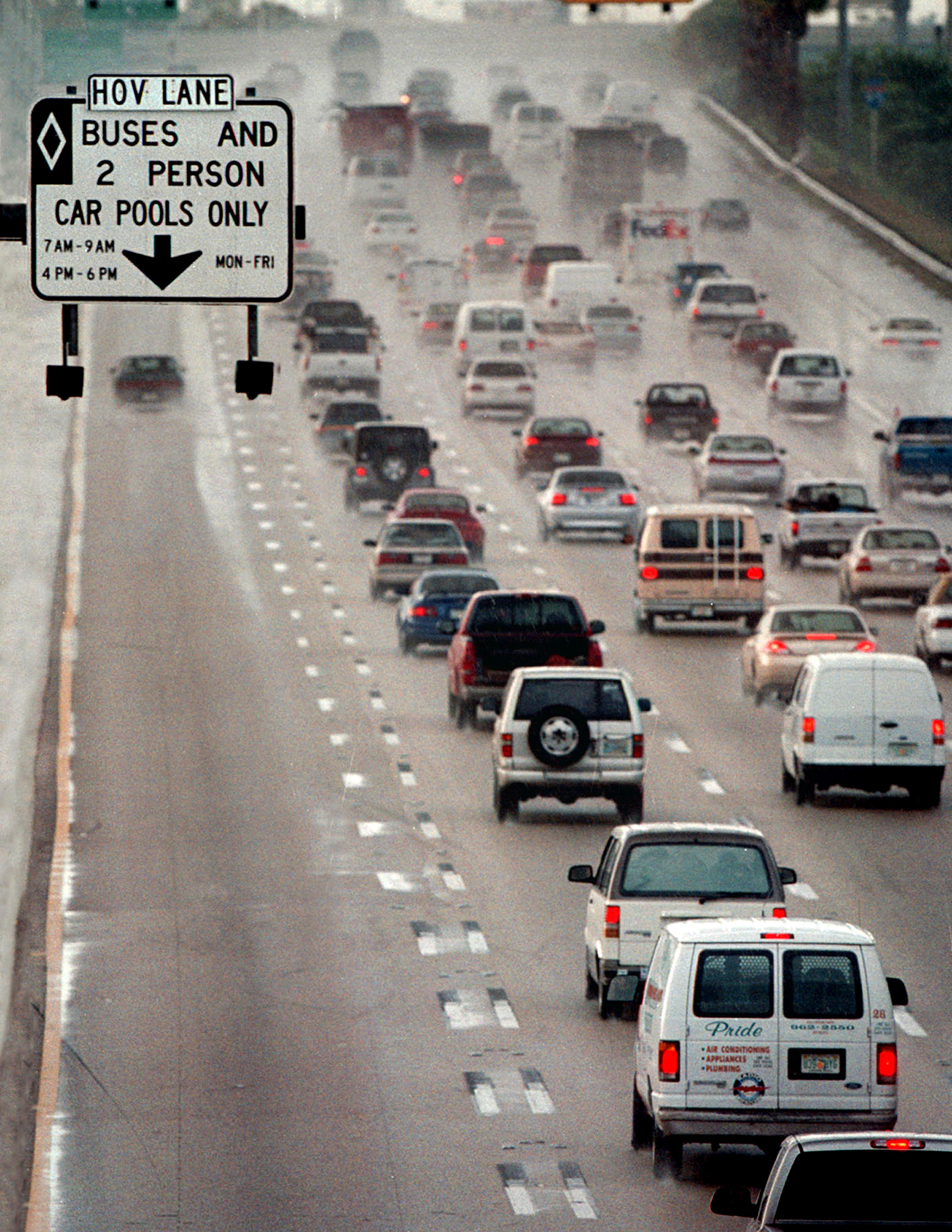 Car pool lane gets less use during morning rush hour.