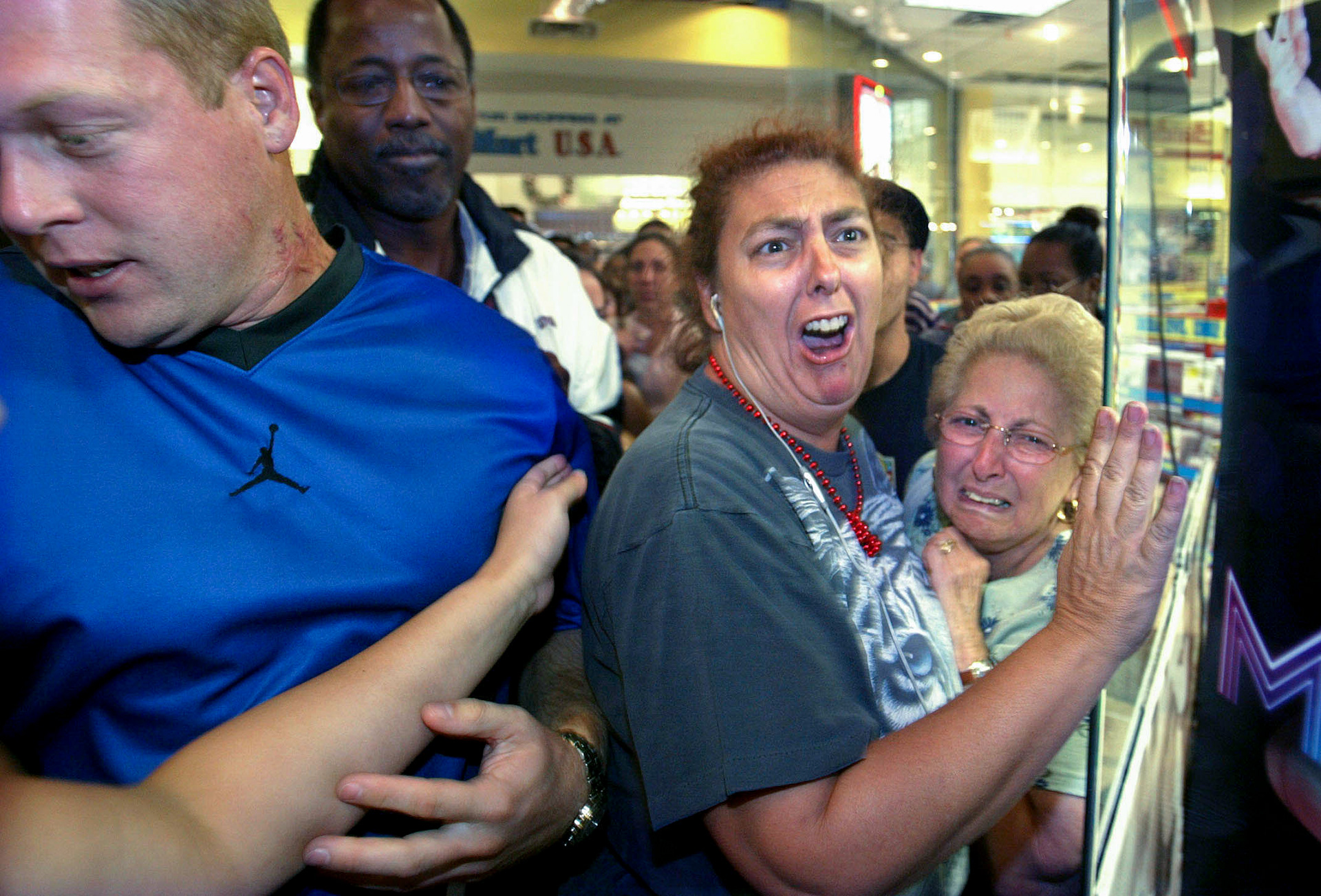 Women crushed at entranced.