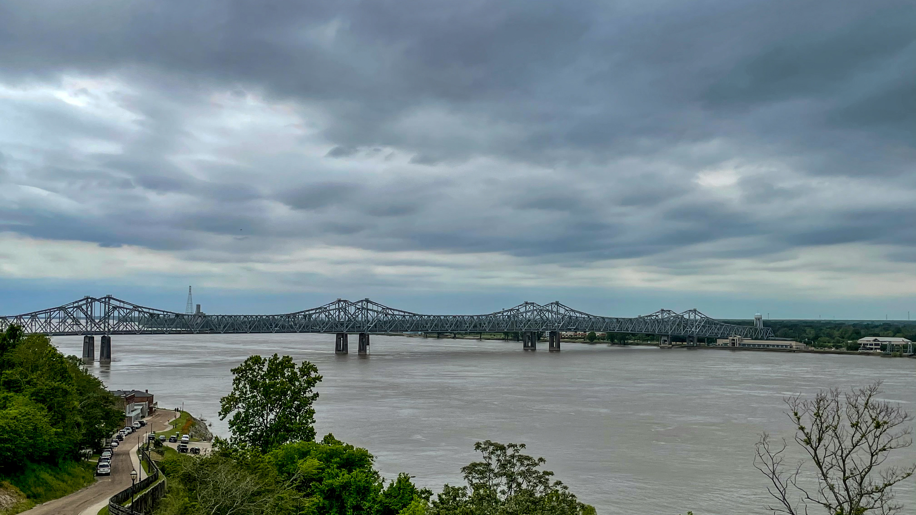MS River Bridge: Natchez, Ms