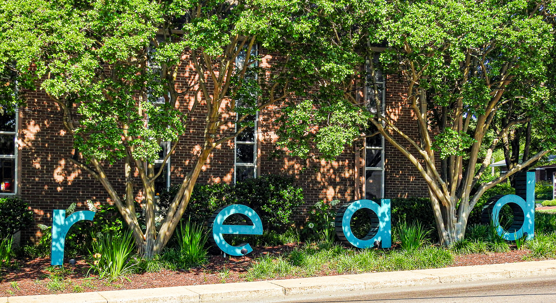 READ sign outside Starkville Public Library