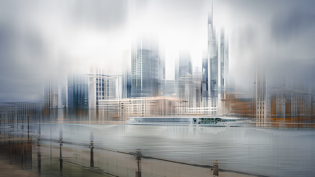 Abstrakte Fotokunst und experimentelle Fotografie Nicole Holz | Aktuell: Frankfurt am Main - Vision, Fiktion, Imagination. Eine zeitgenössische fotografische Interpretation urbaner Landschaften als erzählerische Konzeptkunst. Hier: Skyline Frankfurt am Main