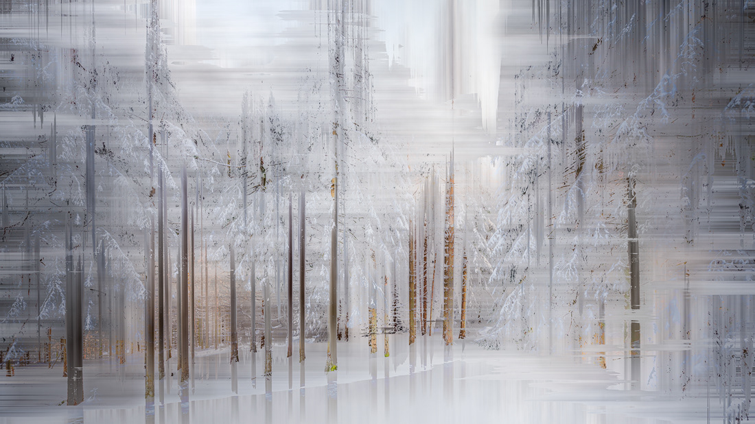 Abstrakte Fotokunst und experimentelle Fotografie Nicole Holz | Aktuell: WONDERLAND - Vision, Fiktion, Imagination. Eine zeitgenössische fotografische Interpretation surrealer Landschaften als erzählerische Konzeptkunst. Durchbrochene Kompositionen, die Verfremdung mit bewegten Sequenzen kombinieren. Überwindung von Grenzen bis zu deren Auflösung. Farben und Formen, Linien und Inhalte in fragmentarischen Ausschnitten, der Raum selbst bleibt in seinem Wesen und seinen Dimensionen erhalten - eine surreale Andersartigkeit jenseits unserer prosaisch-methodischen Wahrnehmung macht das essentiell Offensichtliche wie schemenhaft Verborgene einer ruralen Szene sichtbar.