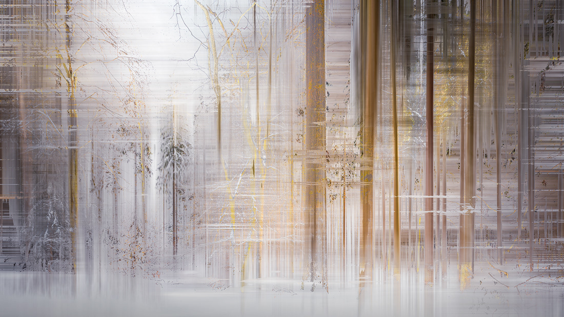 Abstrakte Fotokunst und experimentelle Fotografie Nicole Holz | Aktuell: WONDERLAND - Vision, Fiktion, Imagination. Eine zeitgenössische fotografische Interpretation surrealer Landschaften als erzählerische Konzeptkunst. Durchbrochene Kompositionen, die Verfremdung mit bewegten Sequenzen kombinieren. Überwindung von Grenzen bis zu deren Auflösung. Farben und Formen, Linien und Inhalte in fragmentarischen Ausschnitten, der Raum selbst bleibt in seinem Wesen und seinen Dimensionen erhalten - eine surreale Andersartigkeit jenseits unserer prosaisch-methodischen Wahrnehmung macht das essentiell Offensichtliche wie schemenhaft Verborgene einer ruralen Szene sichtbar.