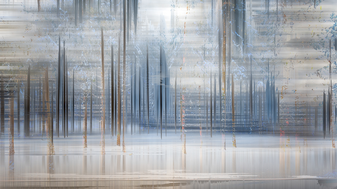 Abstrakte Fotokunst und experimentelle Fotografie Nicole Holz | Aktuell: WONDERLAND - Vision, Fiktion, Imagination. Eine zeitgenössische fotografische Interpretation surrealer Landschaften als erzählerische Konzeptkunst. Durchbrochene Kompositionen, die Verfremdung mit bewegten Sequenzen kombinieren. Überwindung von Grenzen bis zu deren Auflösung. Farben und Formen, Linien und Inhalte in fragmentarischen Ausschnitten, der Raum selbst bleibt in seinem Wesen und seinen Dimensionen erhalten - eine surreale Andersartigkeit jenseits unserer prosaisch-methodischen Wahrnehmung macht das essentiell Offensichtliche wie schemenhaft Verborgene einer ruralen Szene sichtbar.