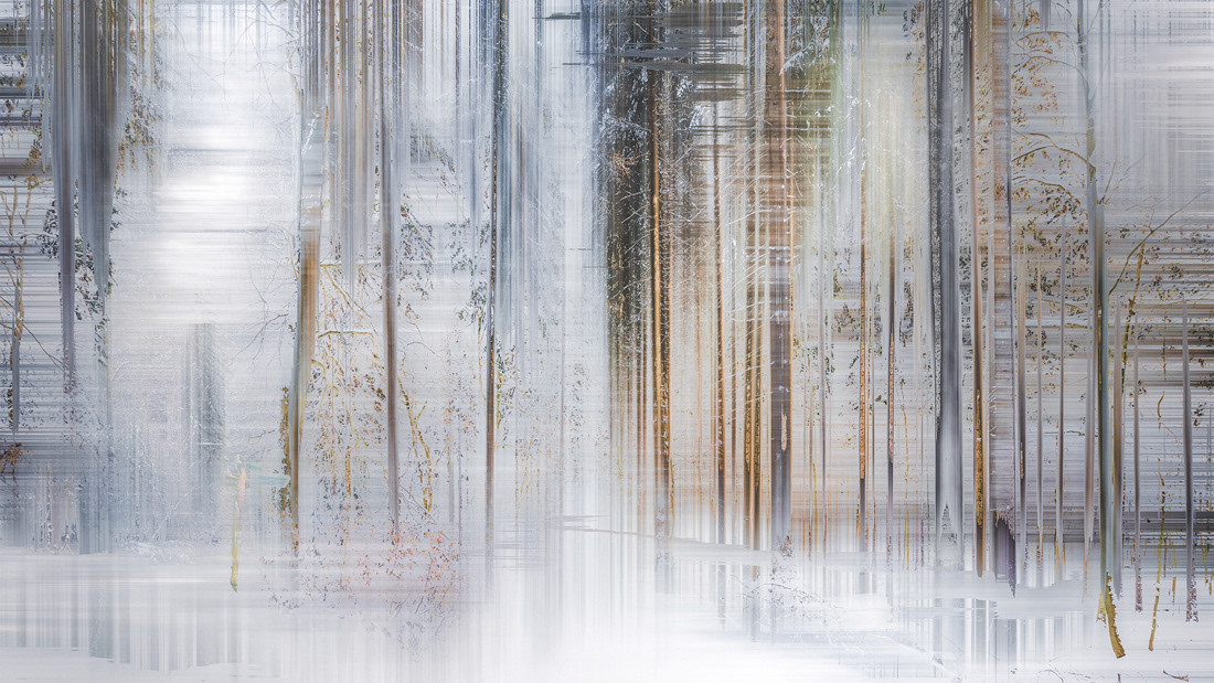 Abstrakte Fotokunst und experimentelle Fotografie Nicole Holz | Aktuell: WONDERLAND - Vision, Fiktion, Imagination. Eine zeitgenössische fotografische Interpretation surrealer Landschaften als erzählerische Konzeptkunst. Durchbrochene Kompositionen, die Verfremdung mit bewegten Sequenzen kombinieren. Überwindung von Grenzen bis zu deren Auflösung. Farben und Formen, Linien und Inhalte in fragmentarischen Ausschnitten, der Raum selbst bleibt in seinem Wesen und seinen Dimensionen erhalten - eine surreale Andersartigkeit jenseits unserer prosaisch-methodischen Wahrnehmung macht das essentiell Offensichtliche wie schemenhaft Verborgene einer ruralen Szene sichtbar.