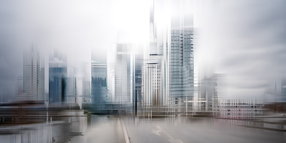 NICOLE HOLZ FOTOGRAFIE: Von der Fotografie zur Abstraktion - Frankfurt am Main | Skyline als urbane Landschaft zeitgenössisch interpretiert. Die Stadt am Main abstrakt übersetzt: der Geburtsort Goethes gilt mit Skyline, Alte Oper, Kaiserdom mit Römer, restaurierter Altstadt, Stadthafen und Sitz der Europäischen Zentralbank (EZB) als bedeutende Metropole Deutschlands. Hier der Blick auf die Skyline von der Untermainbrücke aus, die nach Sachsenhausen in das Schweizer Viertel führt.