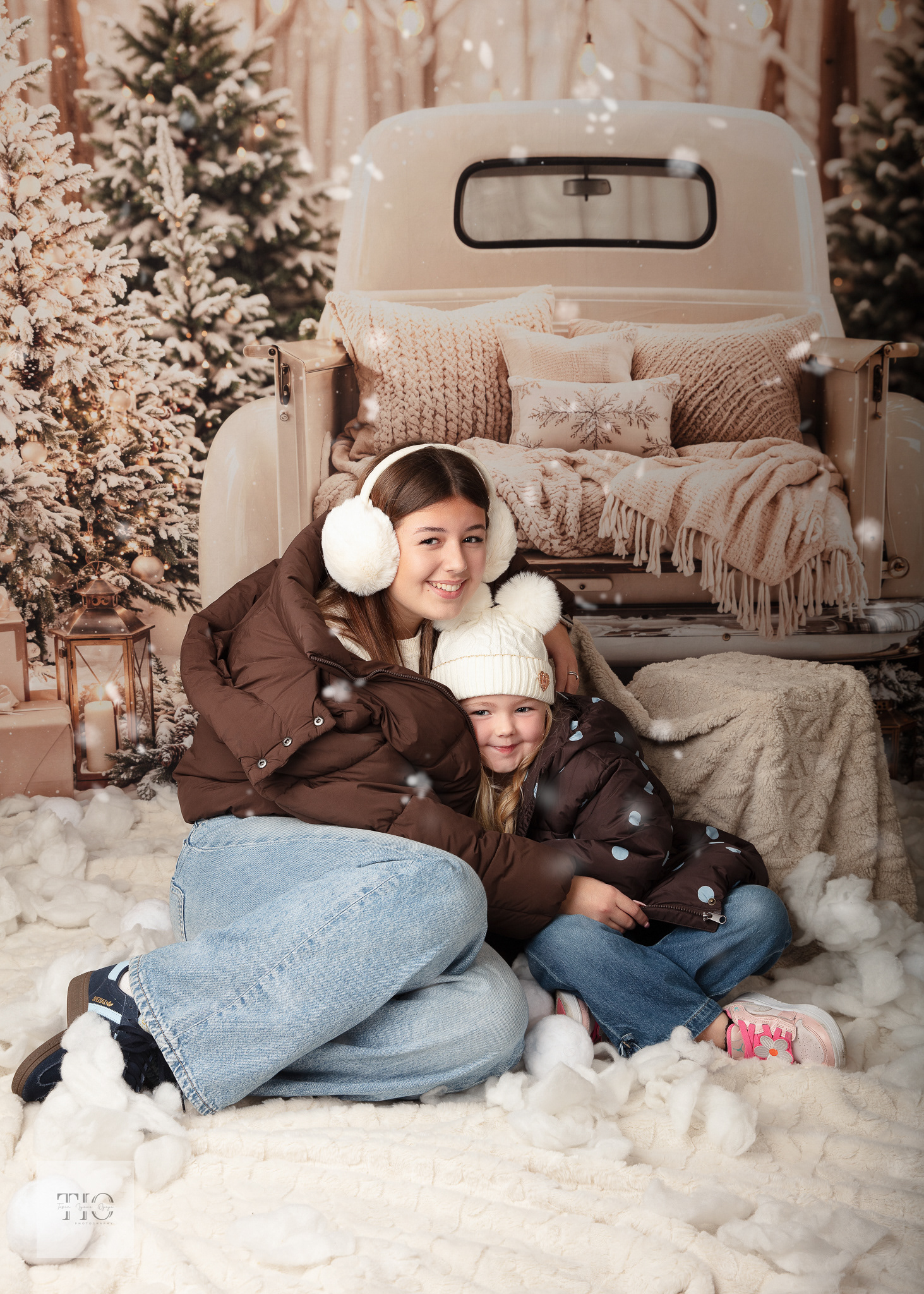 Christmas mini outdoor truck by TIO Photography