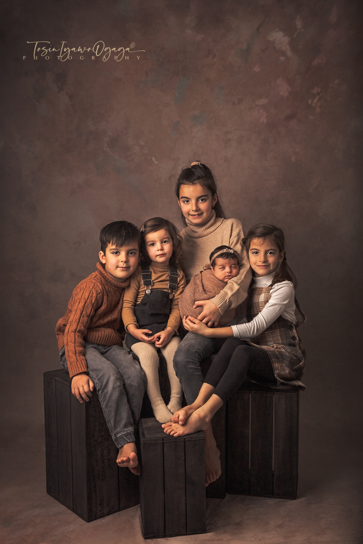 Five siblings posed together by TIO Photography
